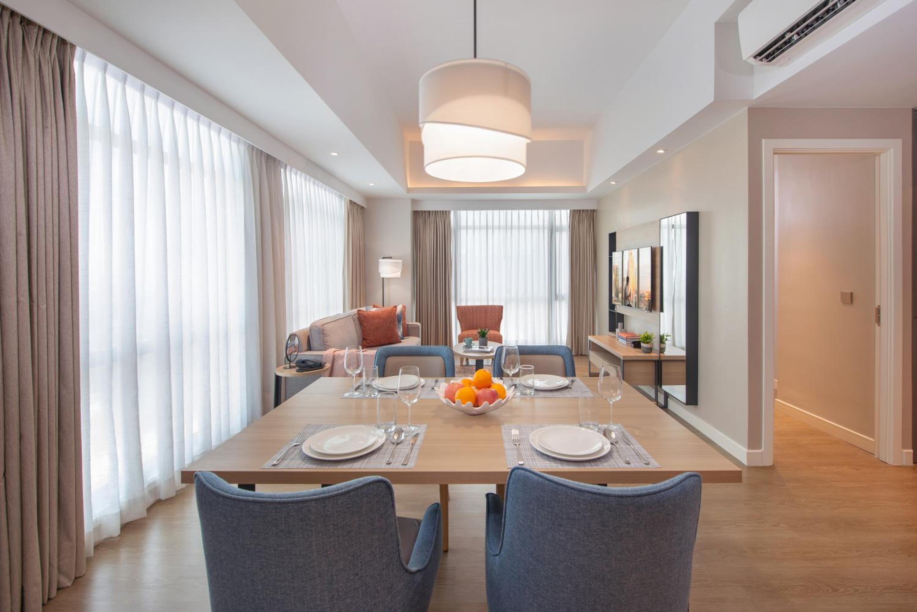 One Bedroom Premier - Photo 4