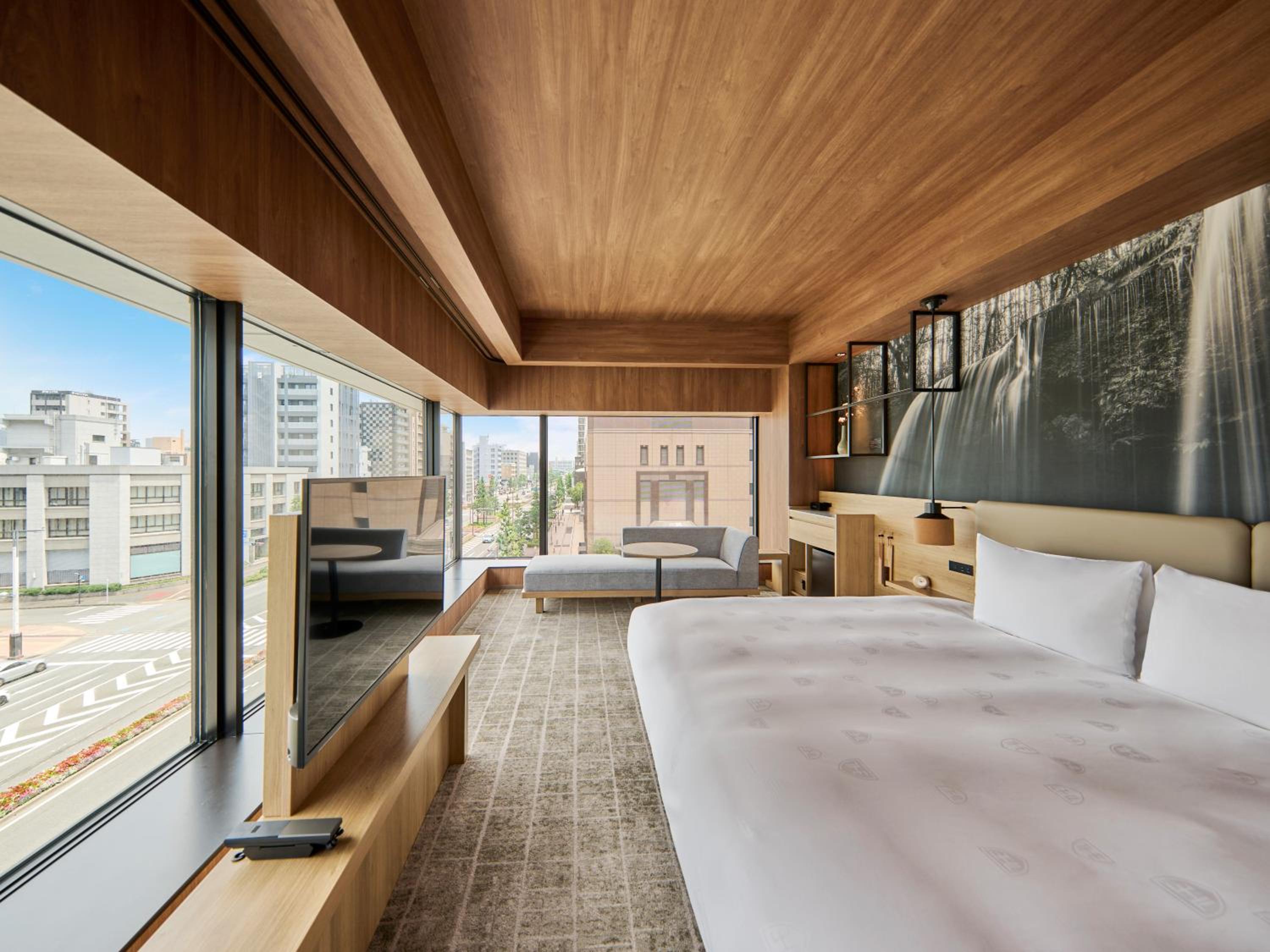 Corner King Room with River View - Photo 1