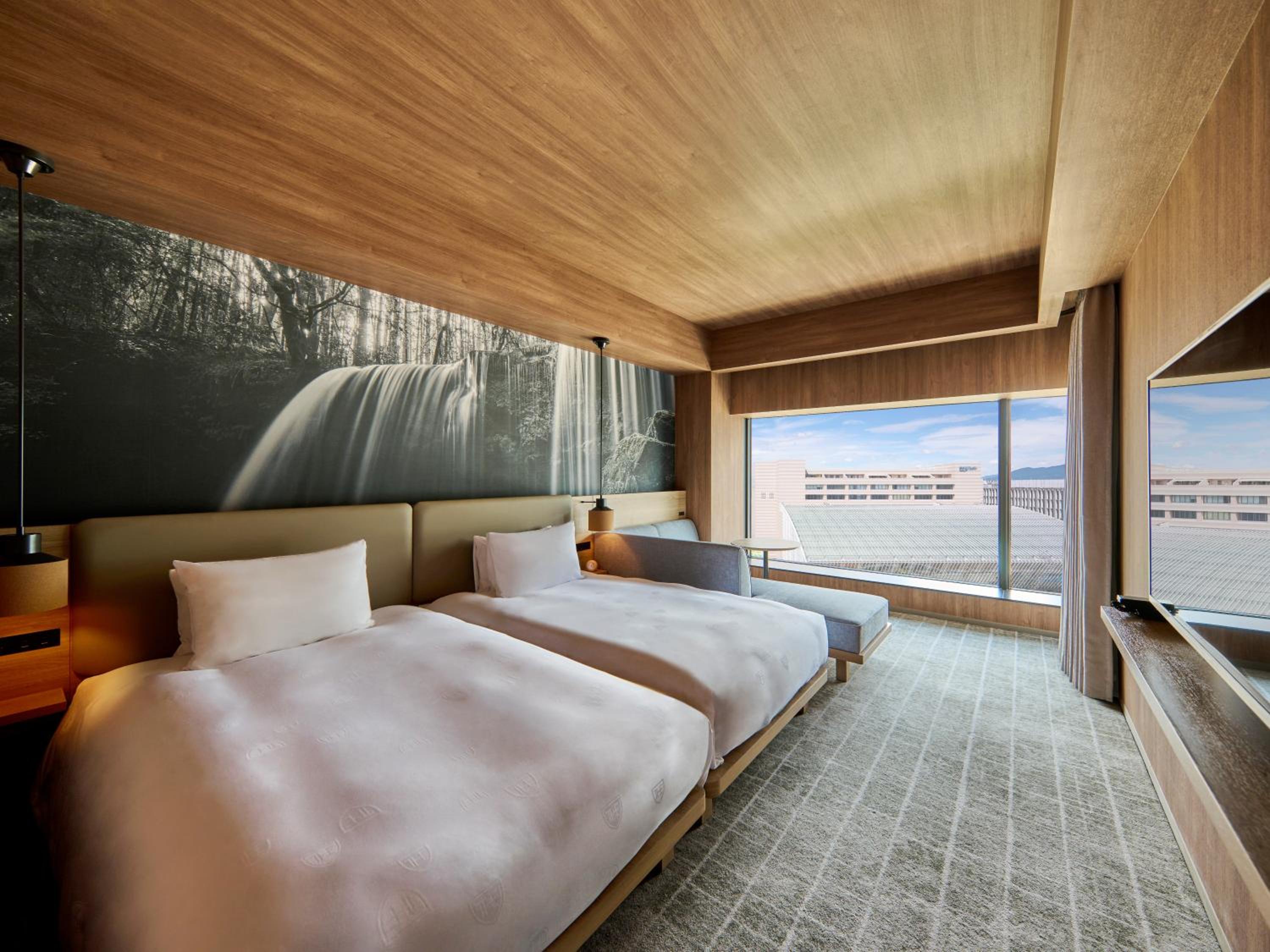 Corner Twin Room with River View - Sky Floor - Photo 1