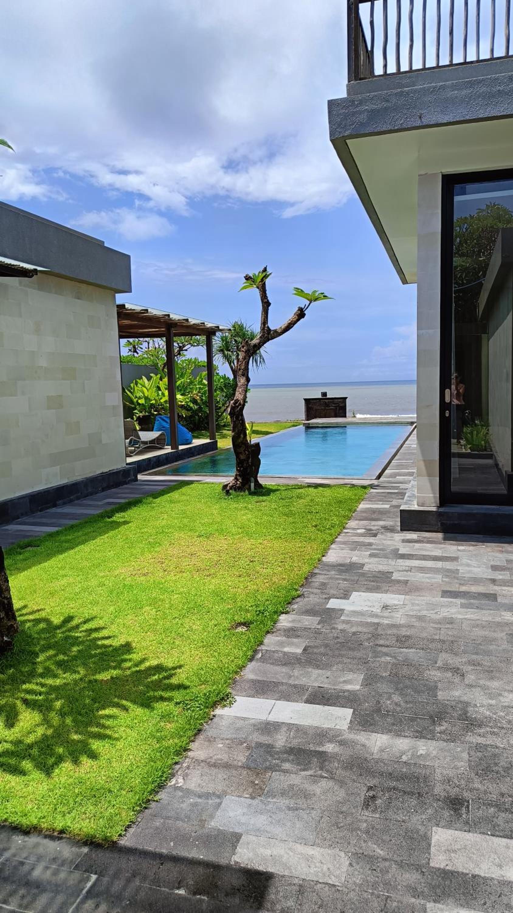 Three Bedroom Beach Front - Photo 18