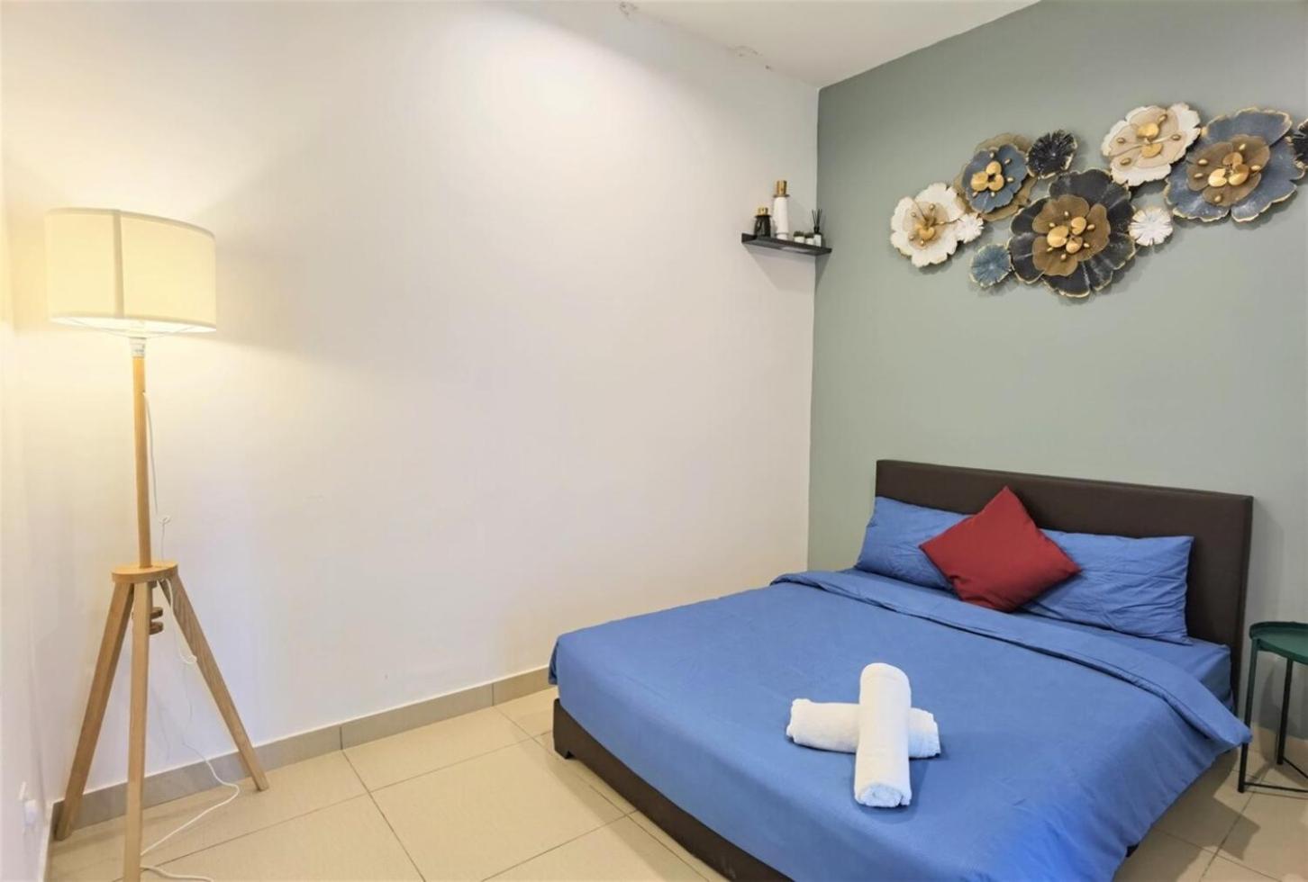 Two-Bedroom Apartment - Photo 31