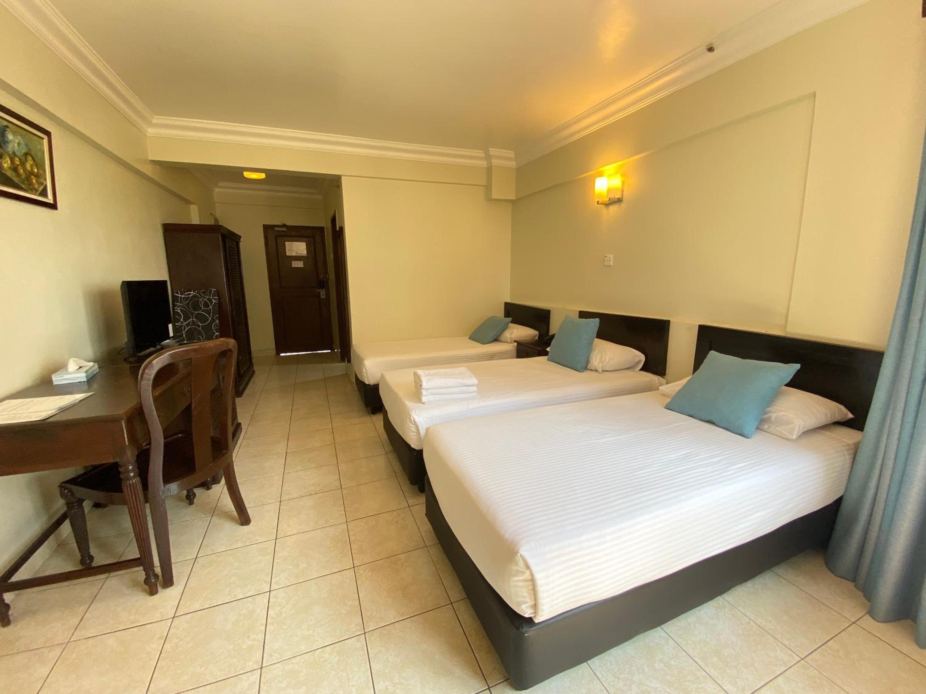 Deluxe Triple Room with Sea View - Photo 1