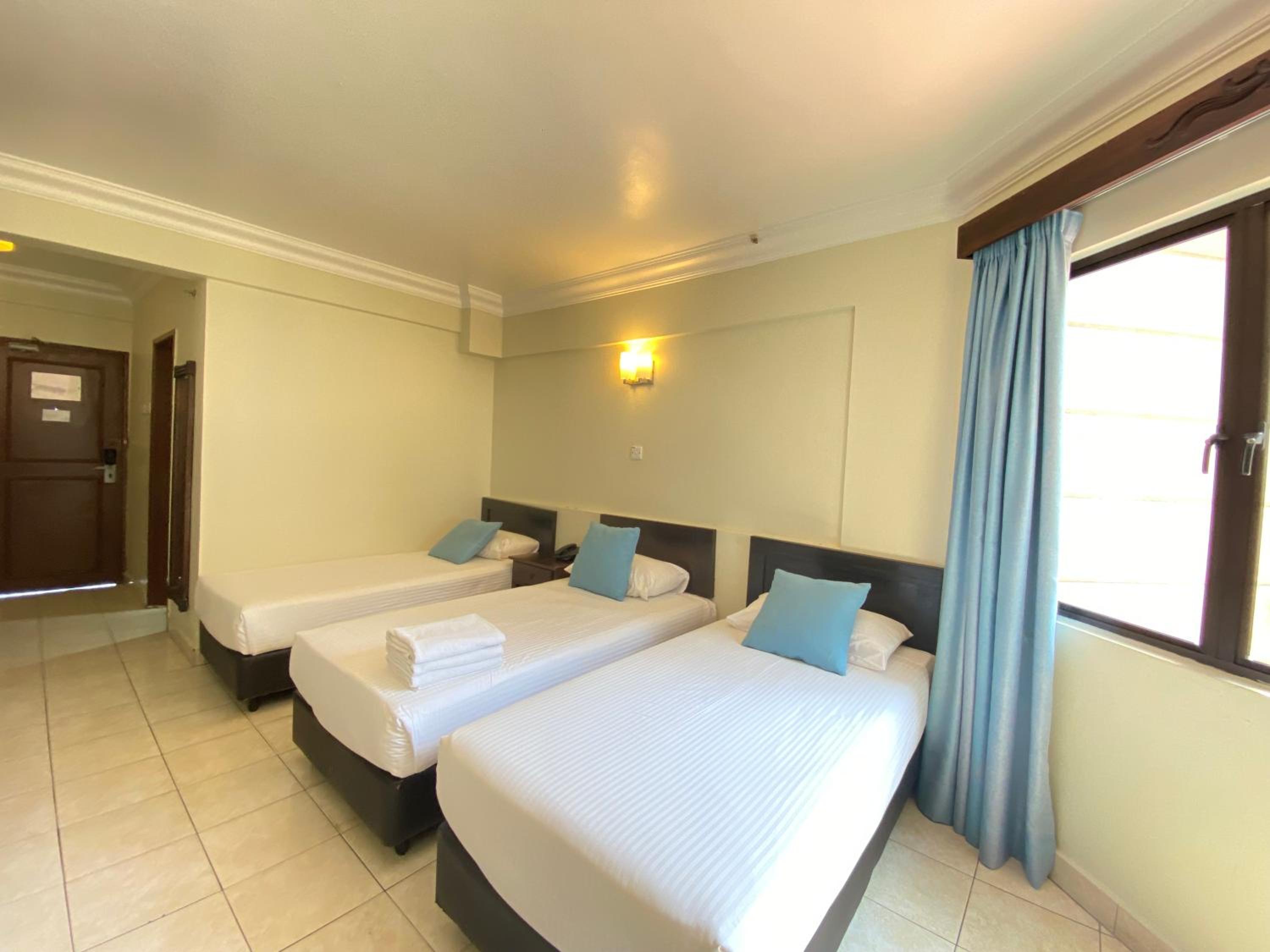 Deluxe Triple Room with Sea View - Photo 3