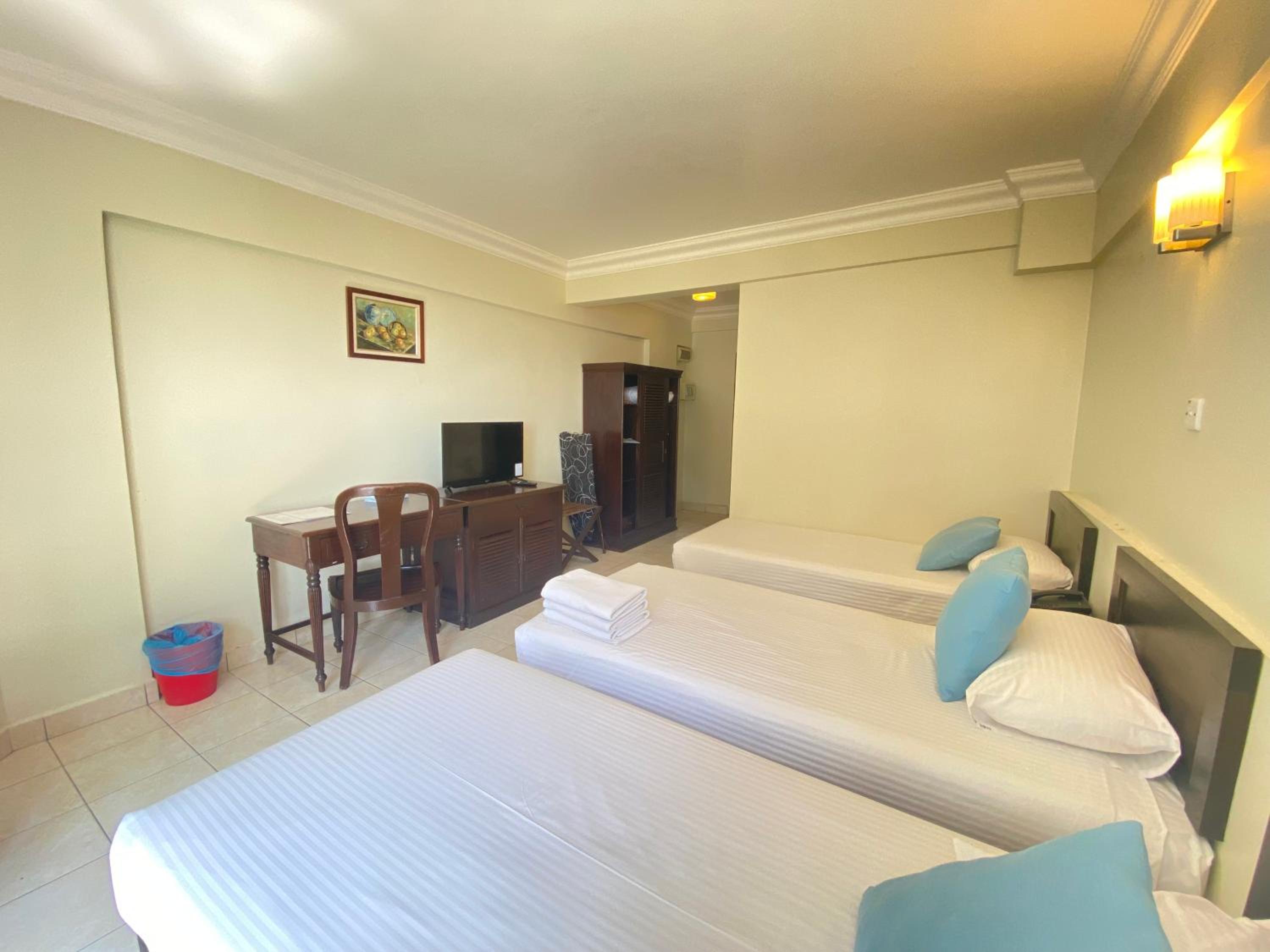 Deluxe Triple Room with Sea View - Photo 2