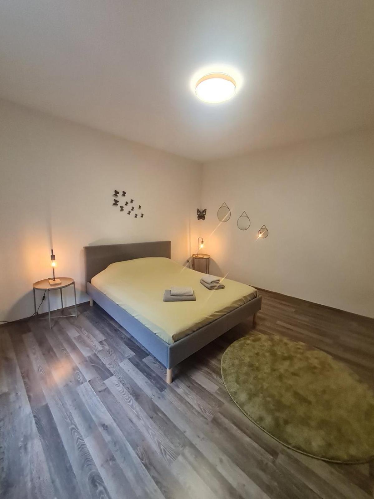 One-Bedroom Apartment photo 1