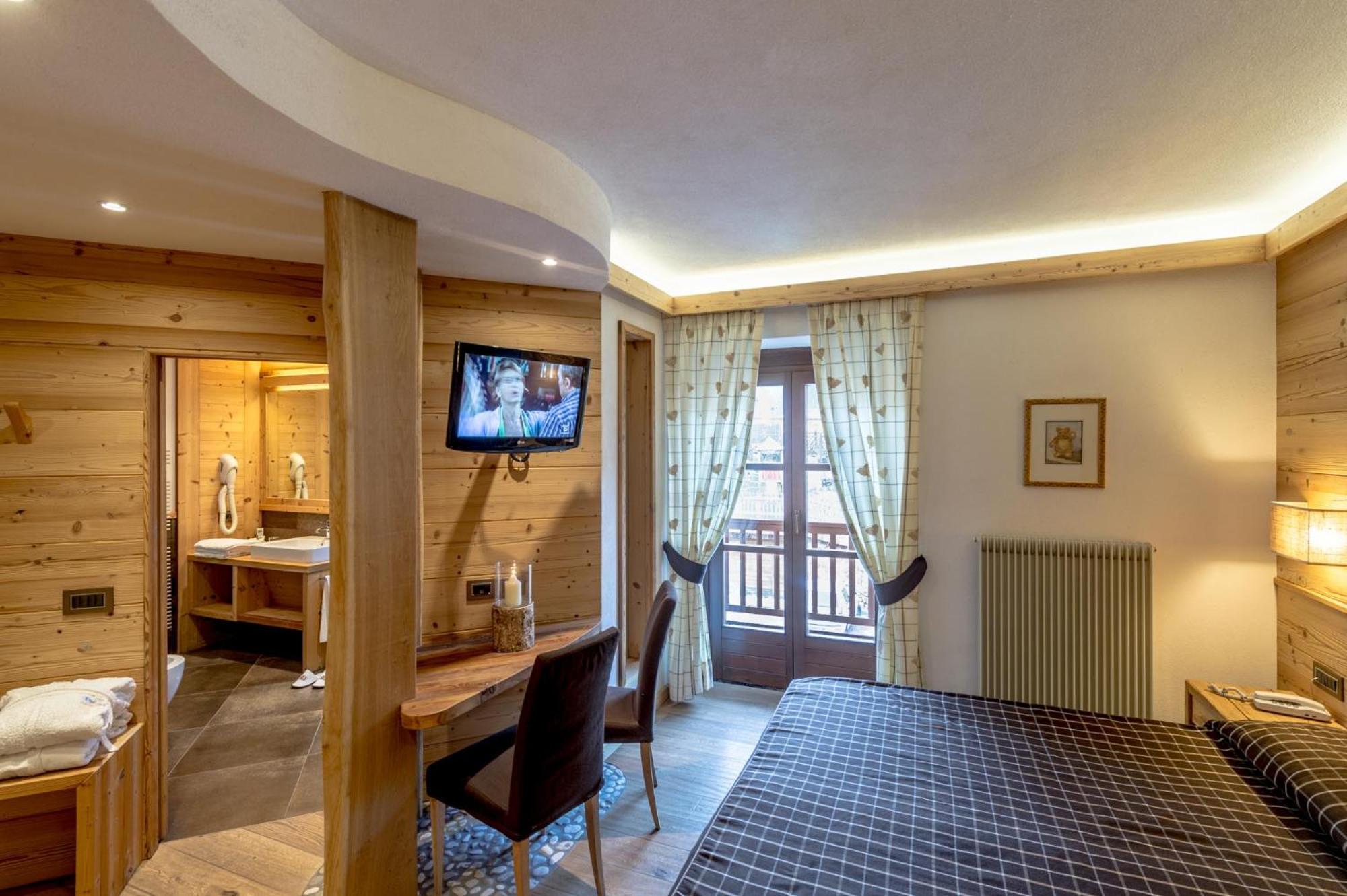Superior Triple Room photo 2