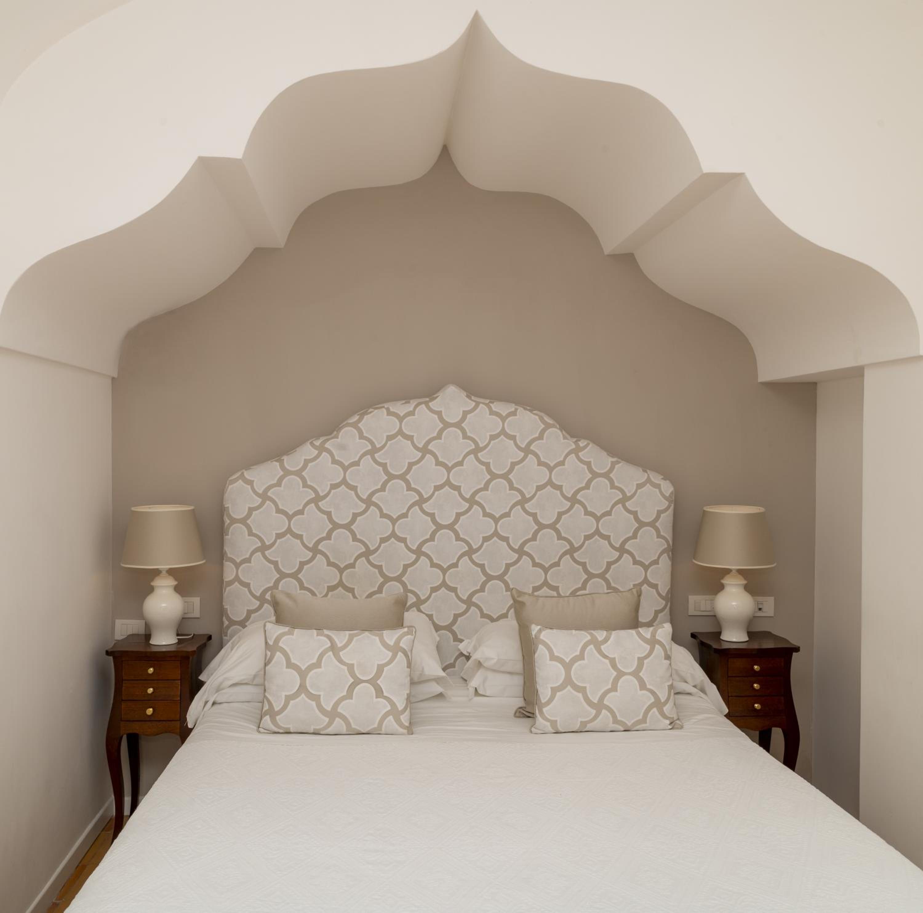 Queen Room with Spa Bath - Photo 12