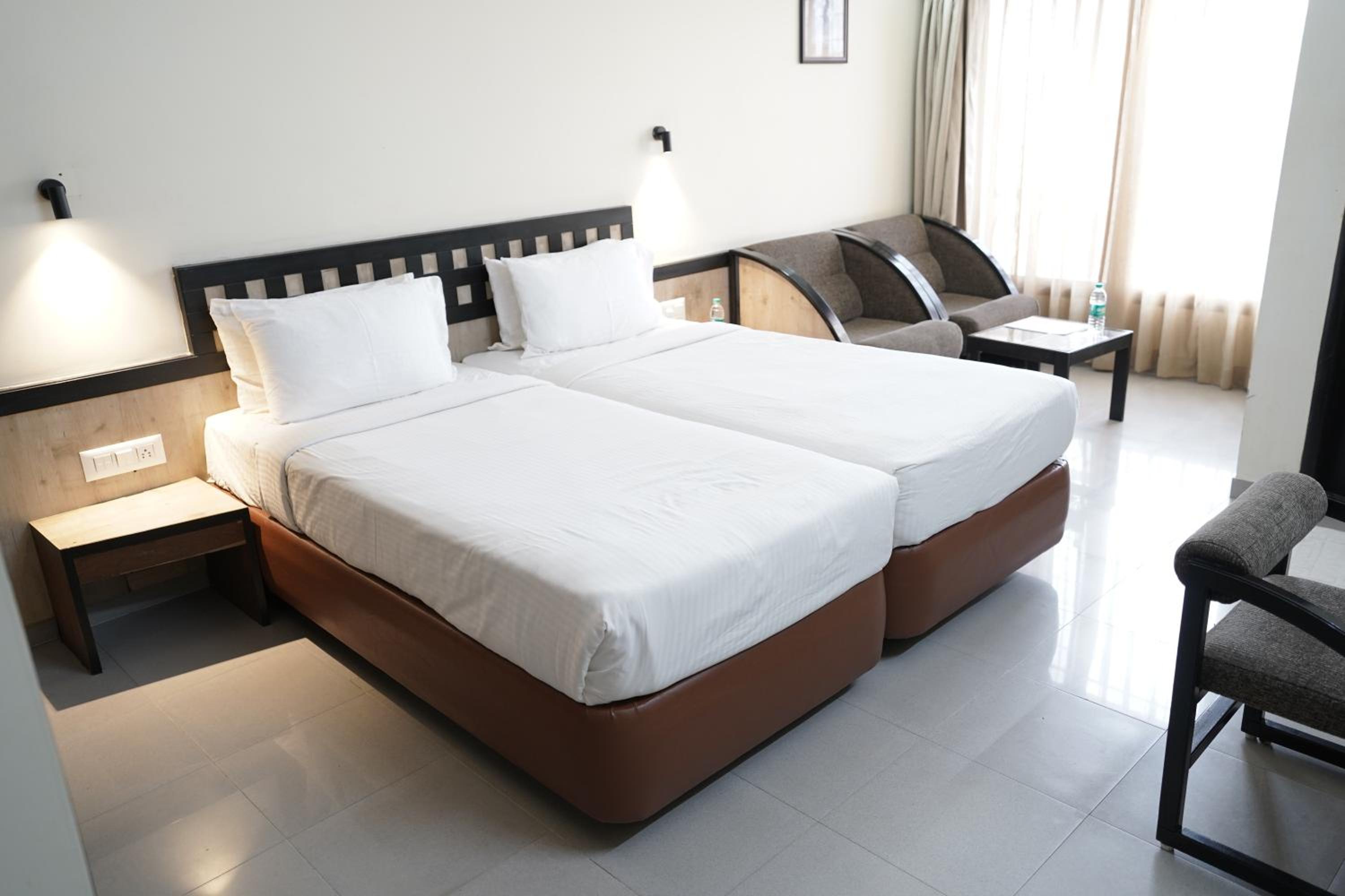 Twin Room - Photo 1