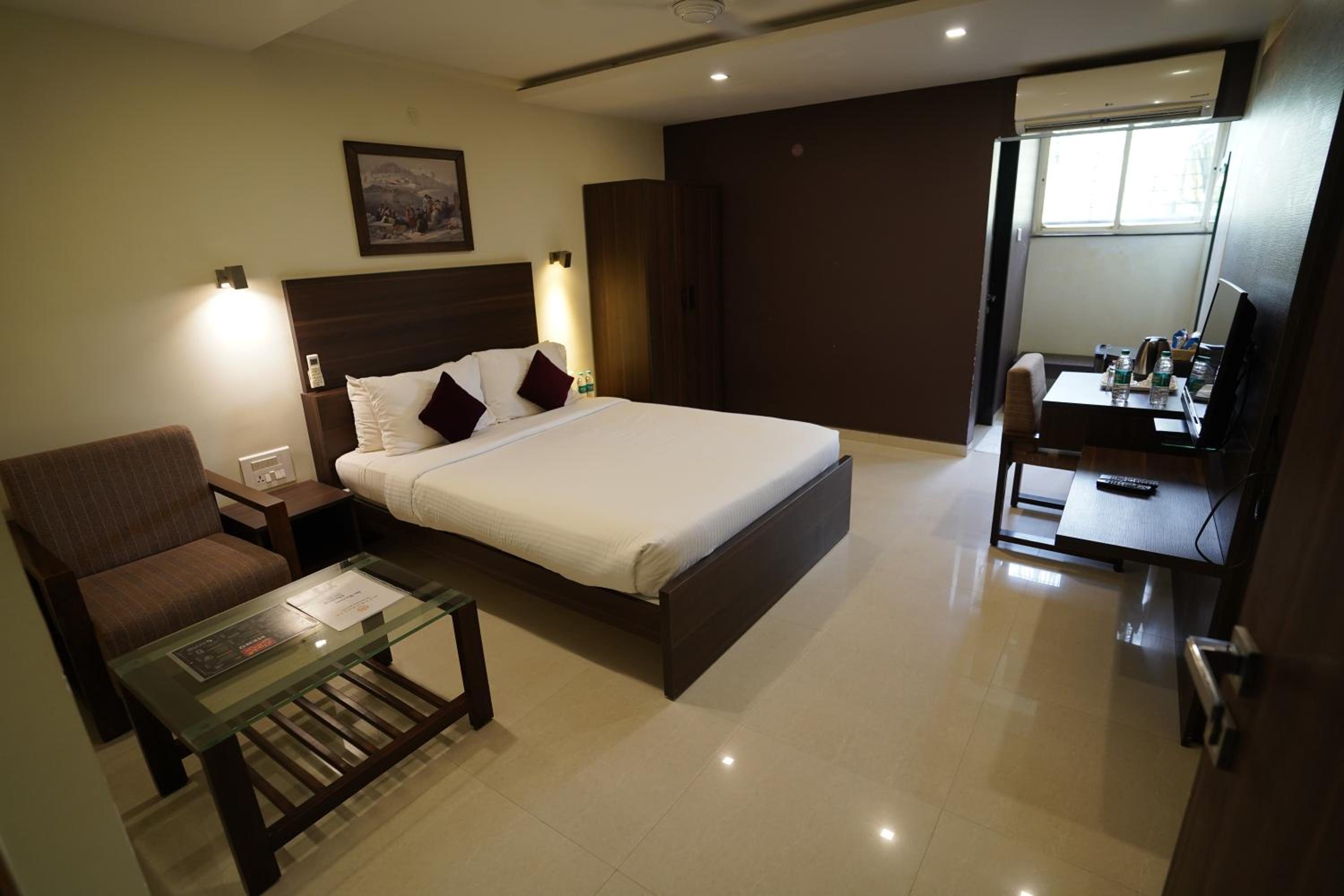 Deluxe Queen Room