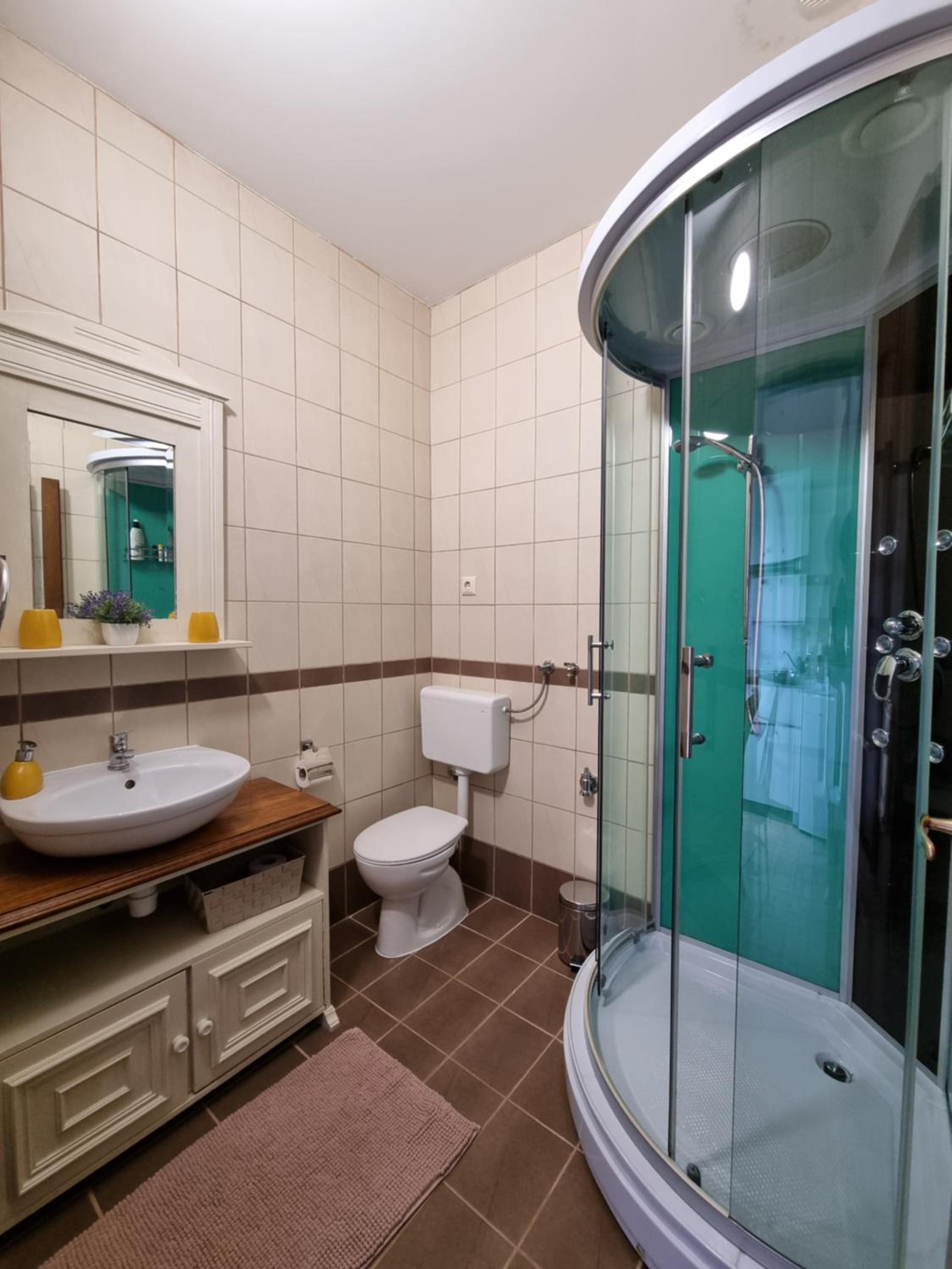 One-Bedroom Apartment - Photo 4