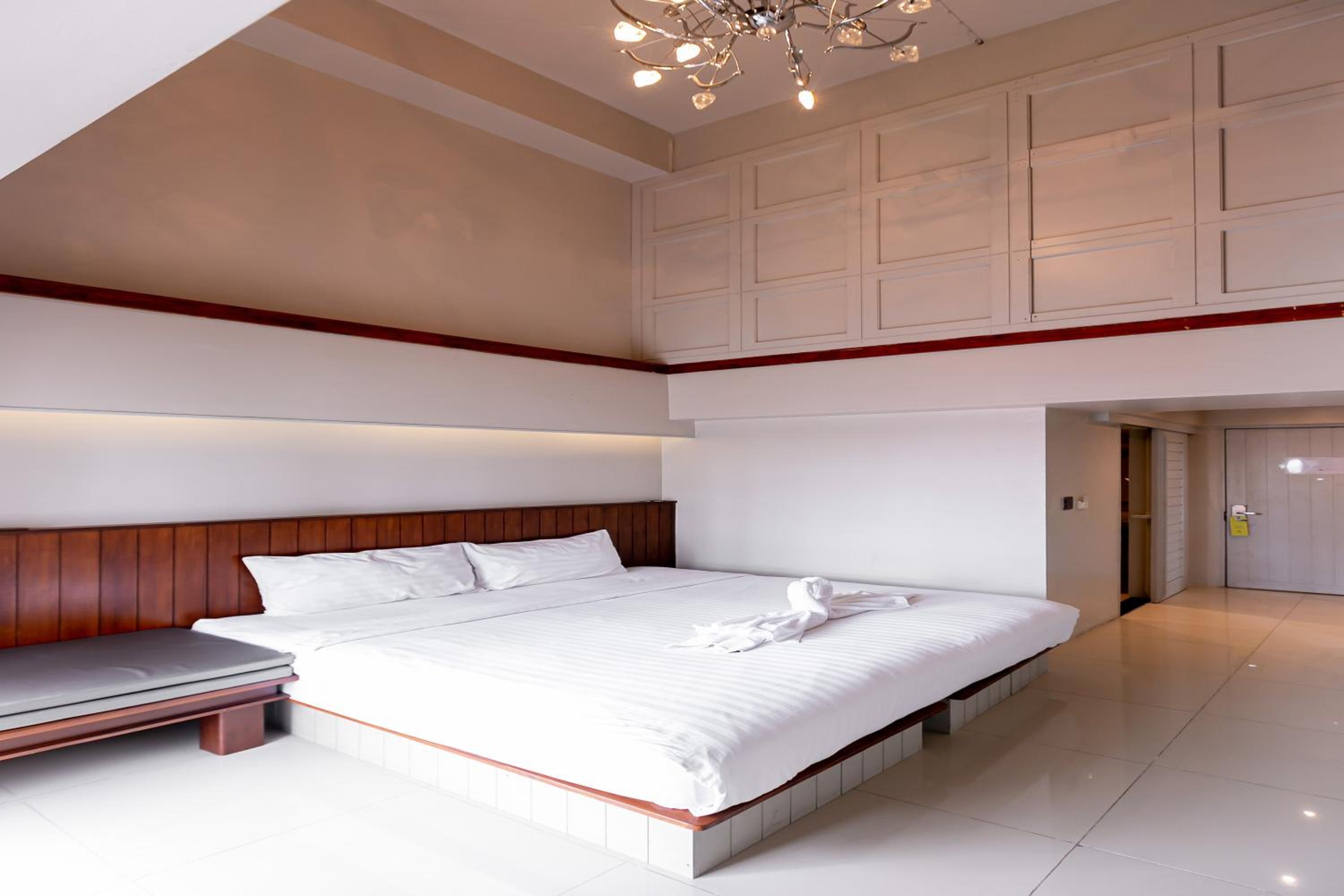 Deluxe King Room photo 3