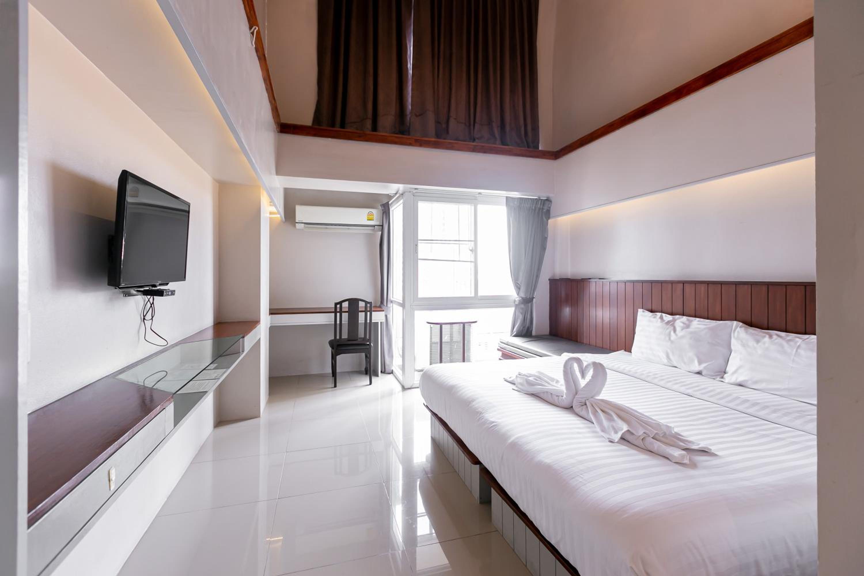 Deluxe King Room photo 1