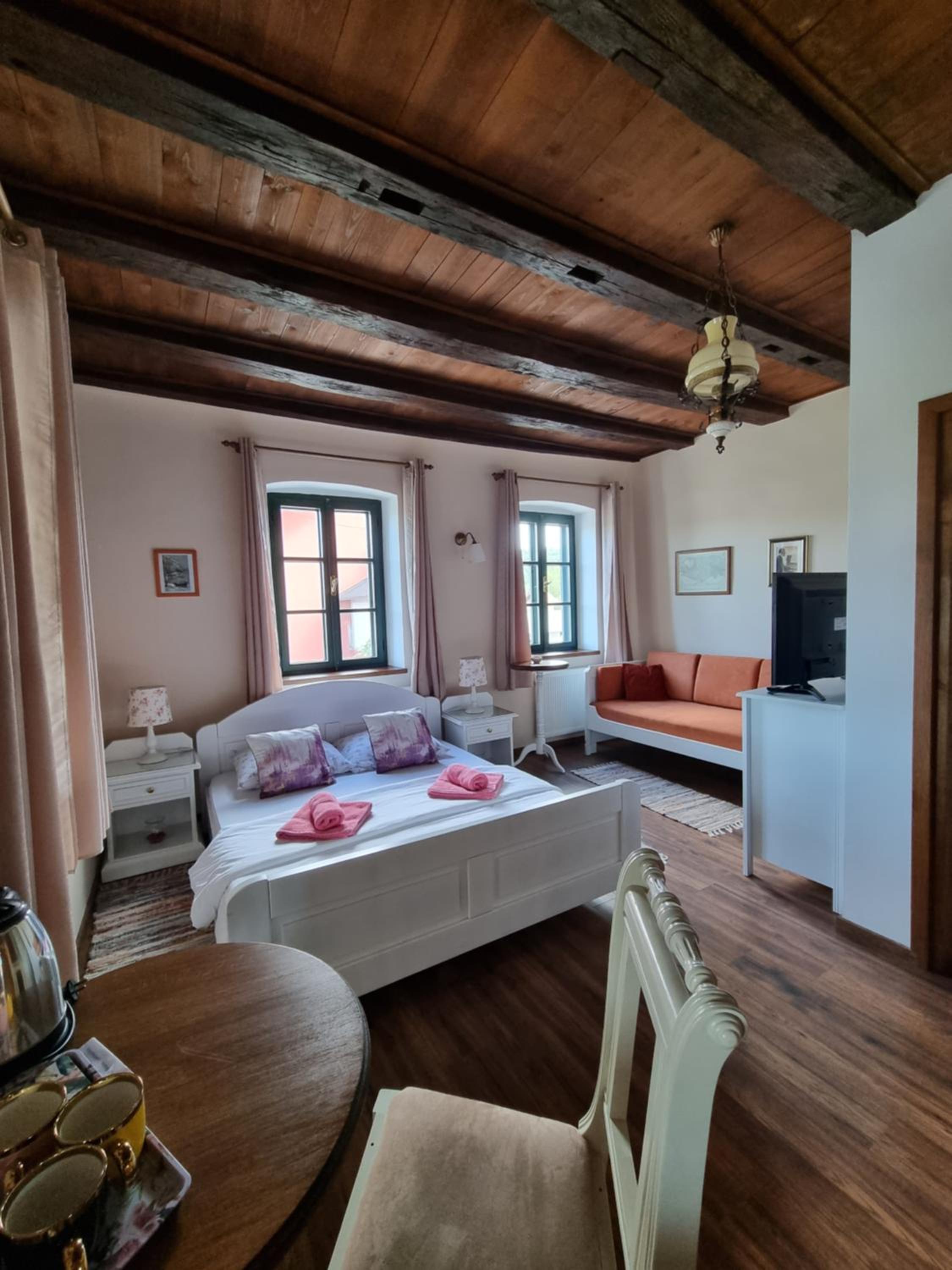 Deluxe Family Room - Photo 1