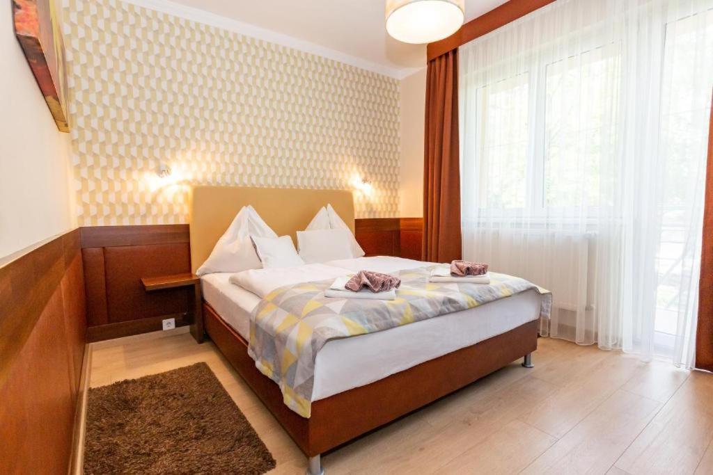 Standard Queen Room photo 1