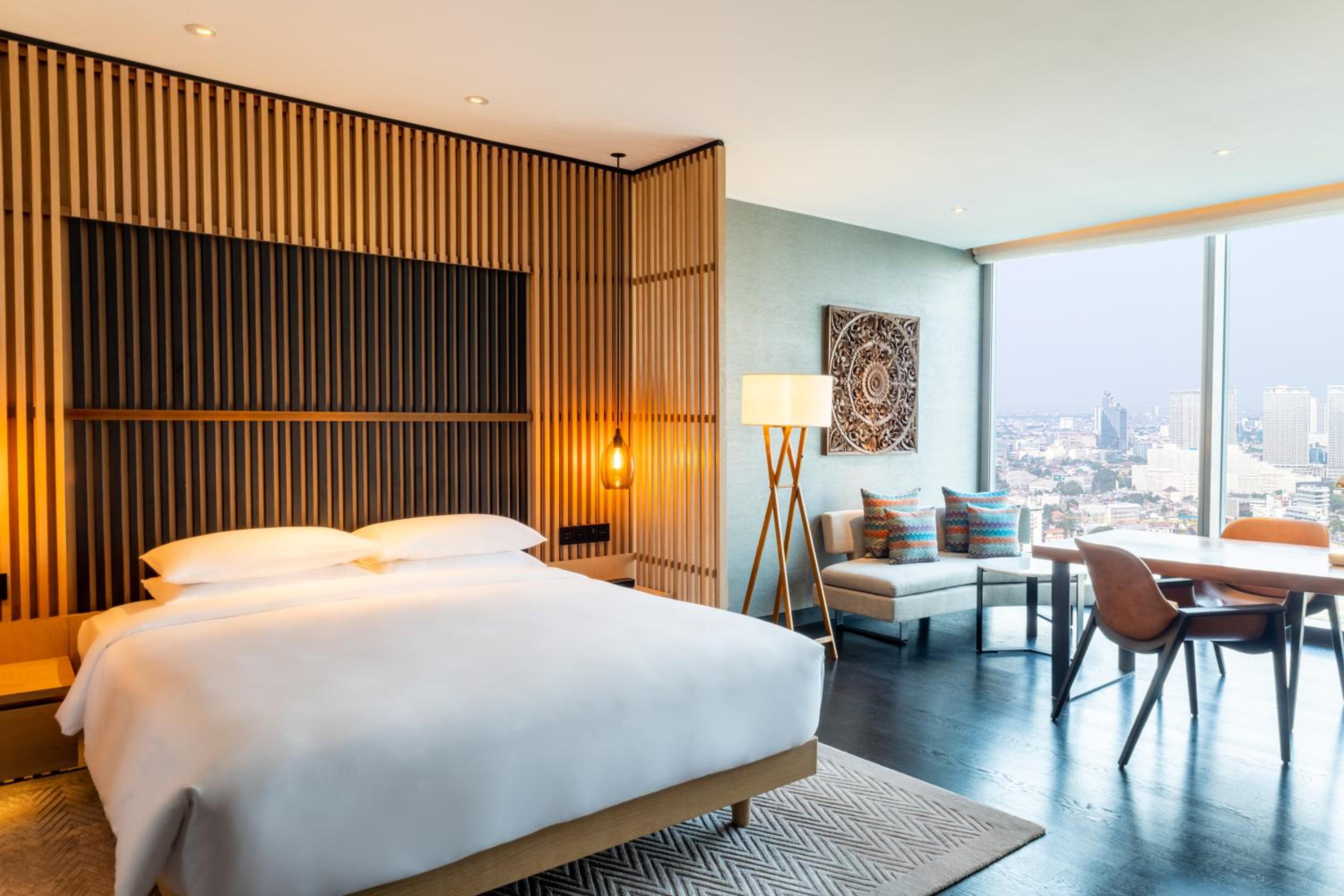 King Room thumbnail 6