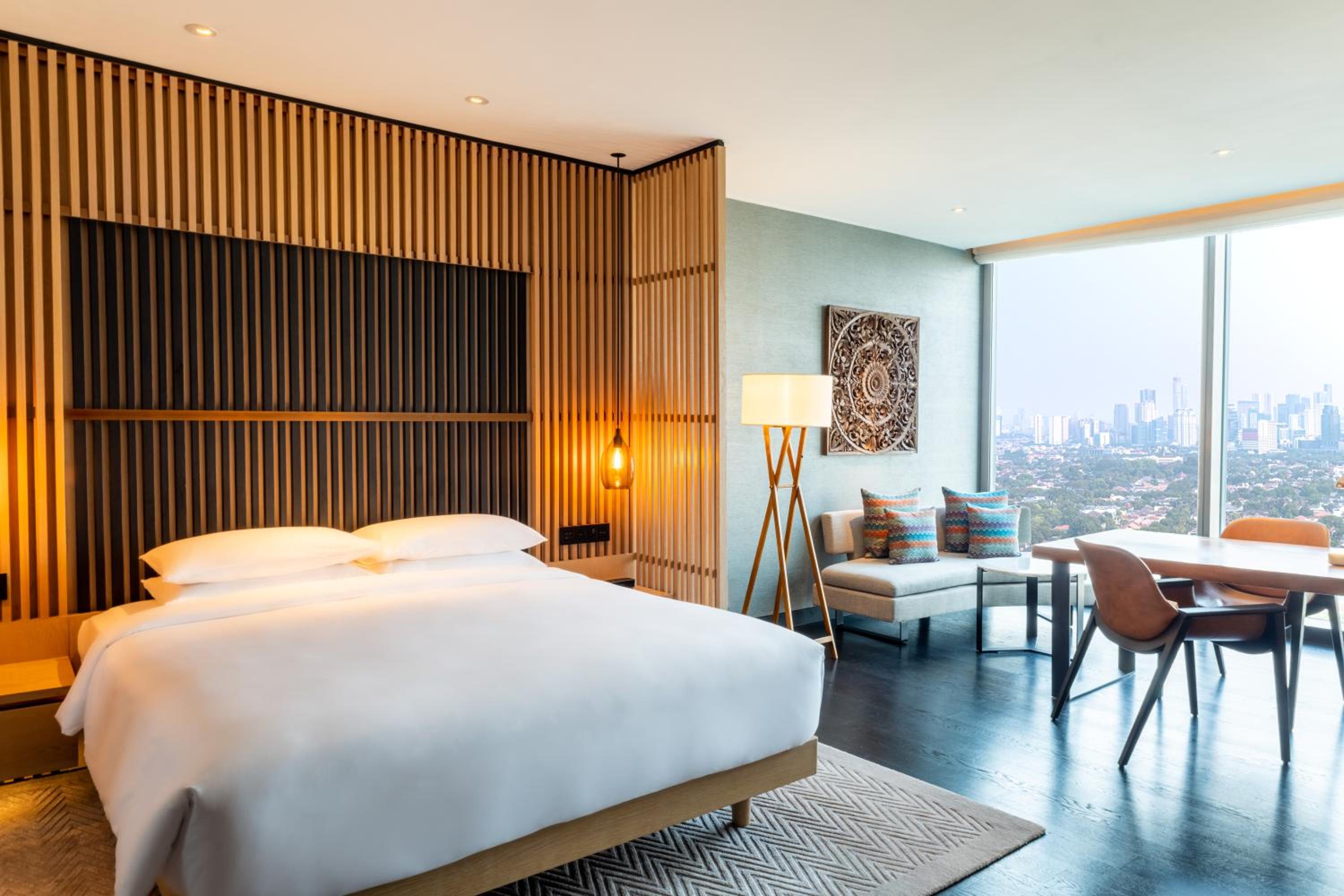 King Room with Skyline View thumbnail 5