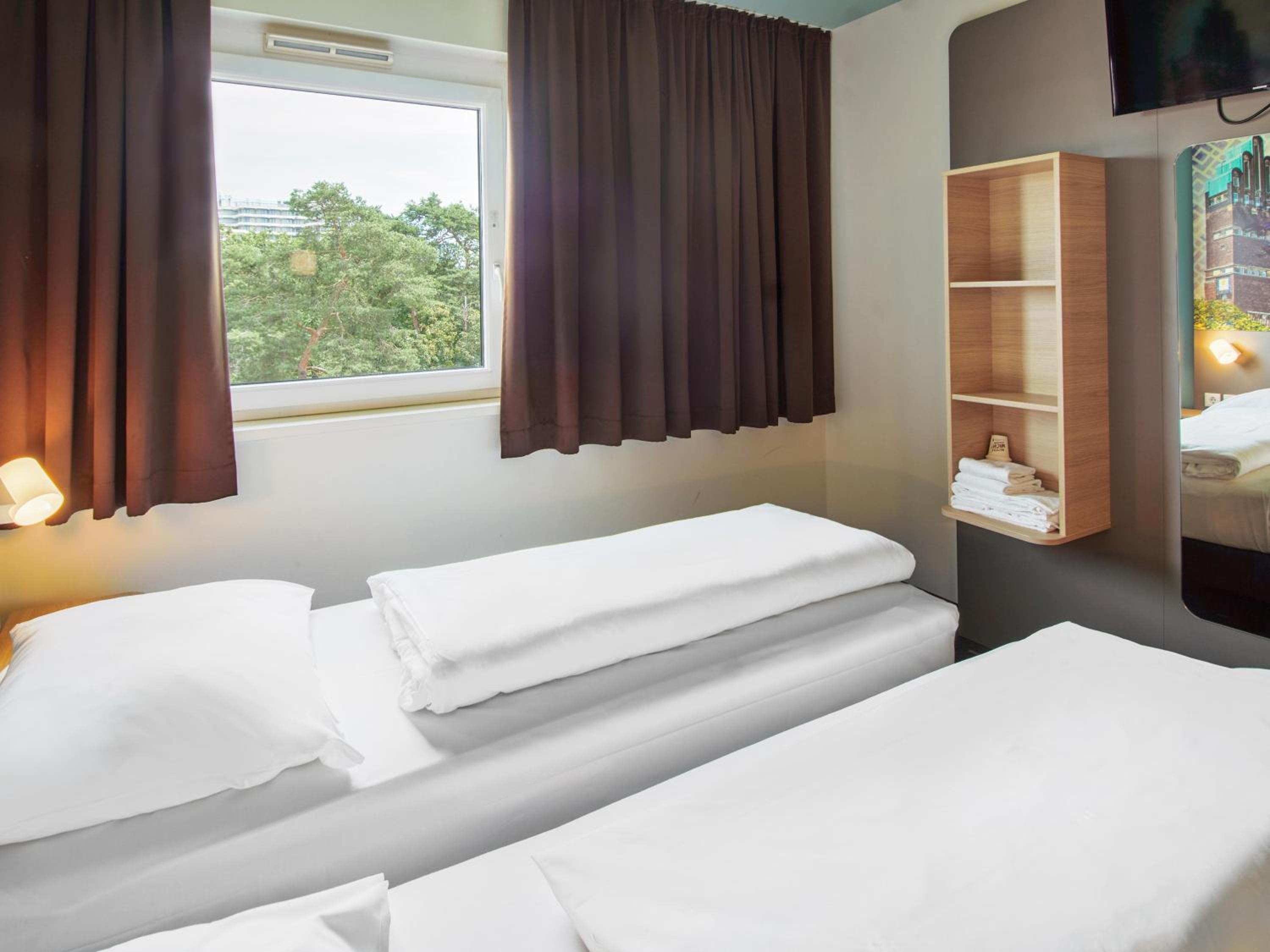 Twin Room - Photo 2