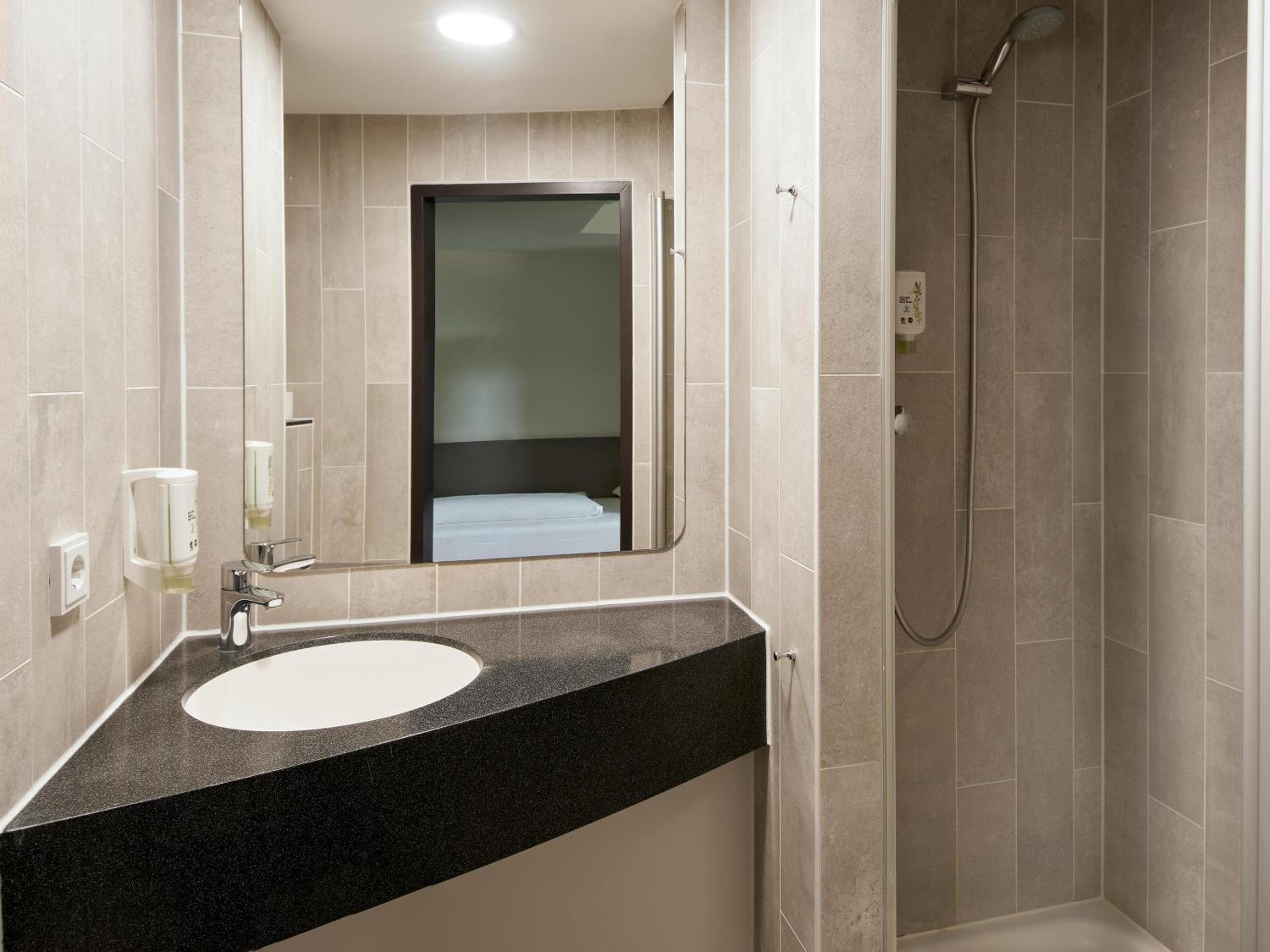 Twin Room - Photo 5