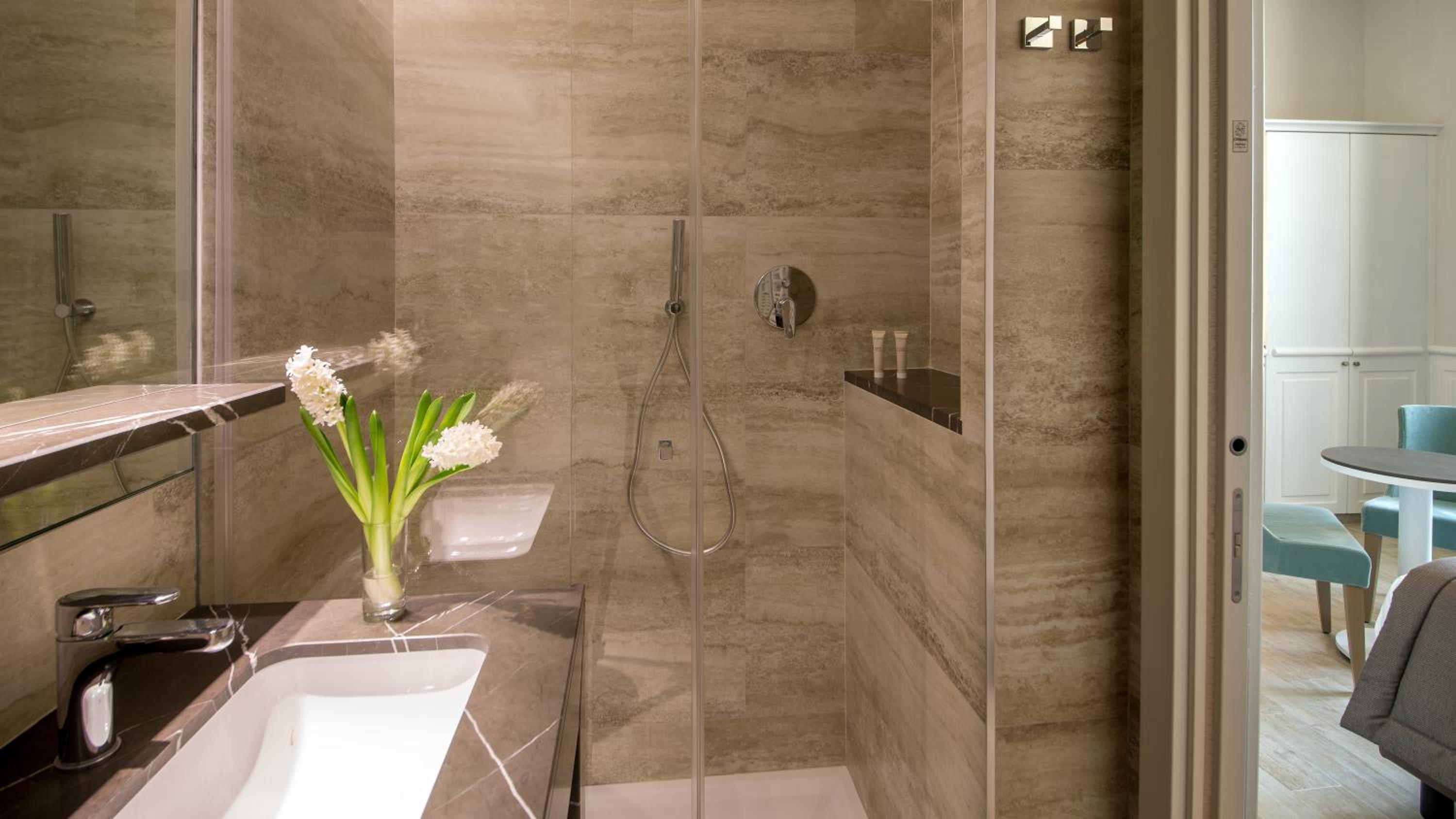 Double or Twin Room with City View photo 3