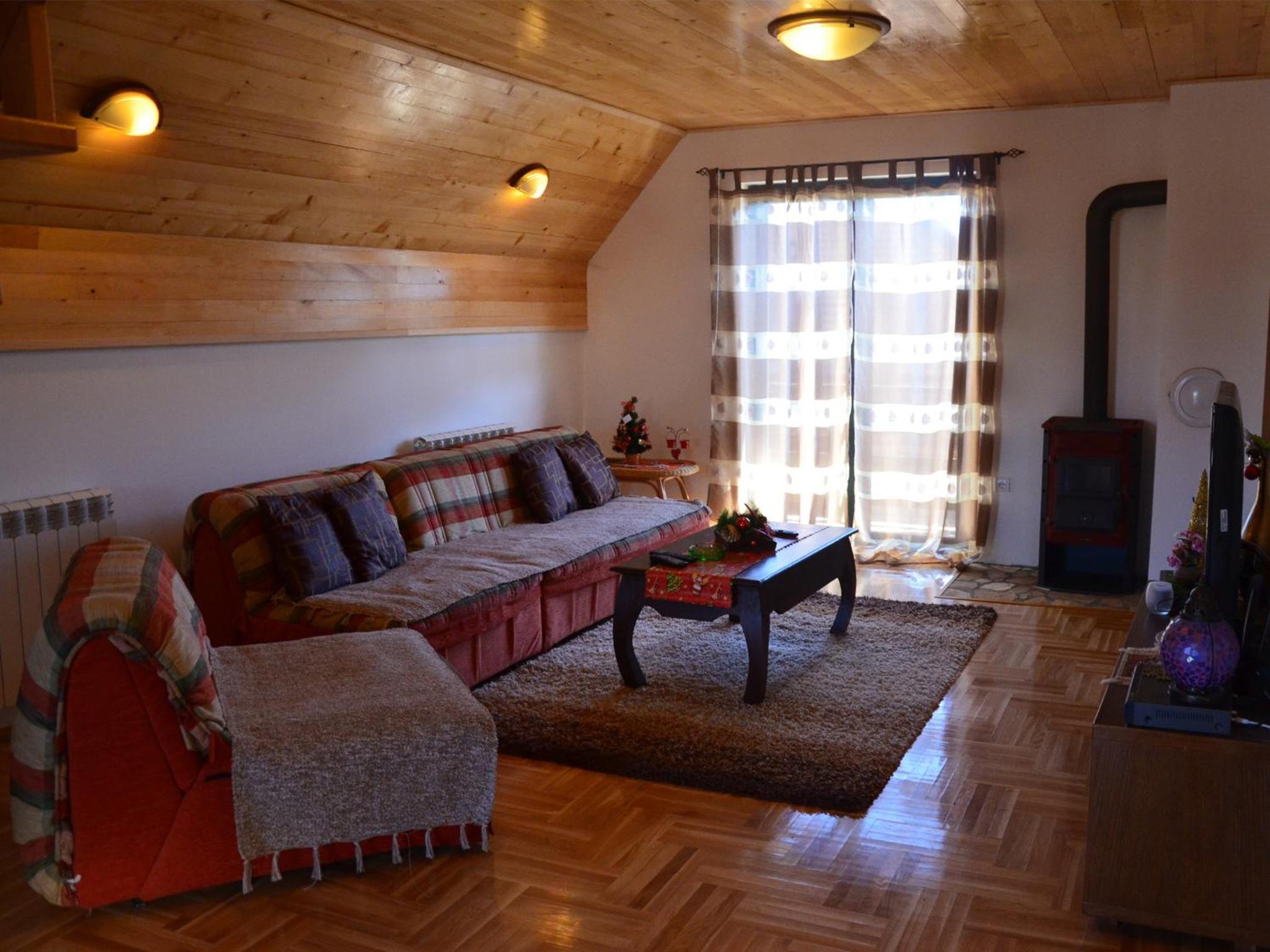 Three-Bedroom Apartment with Terrace - Photo 7