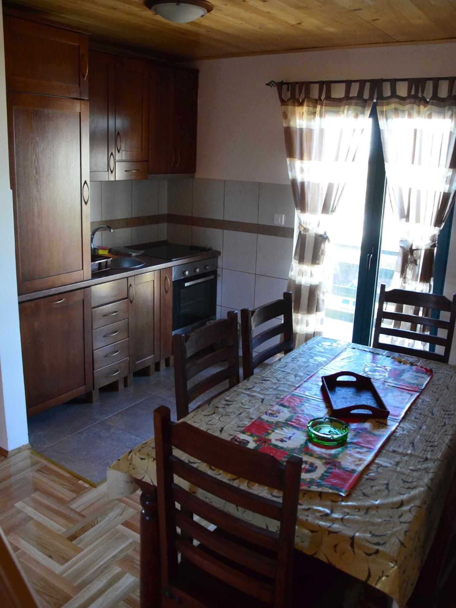 Three-Bedroom Apartment with Terrace - Photo 5