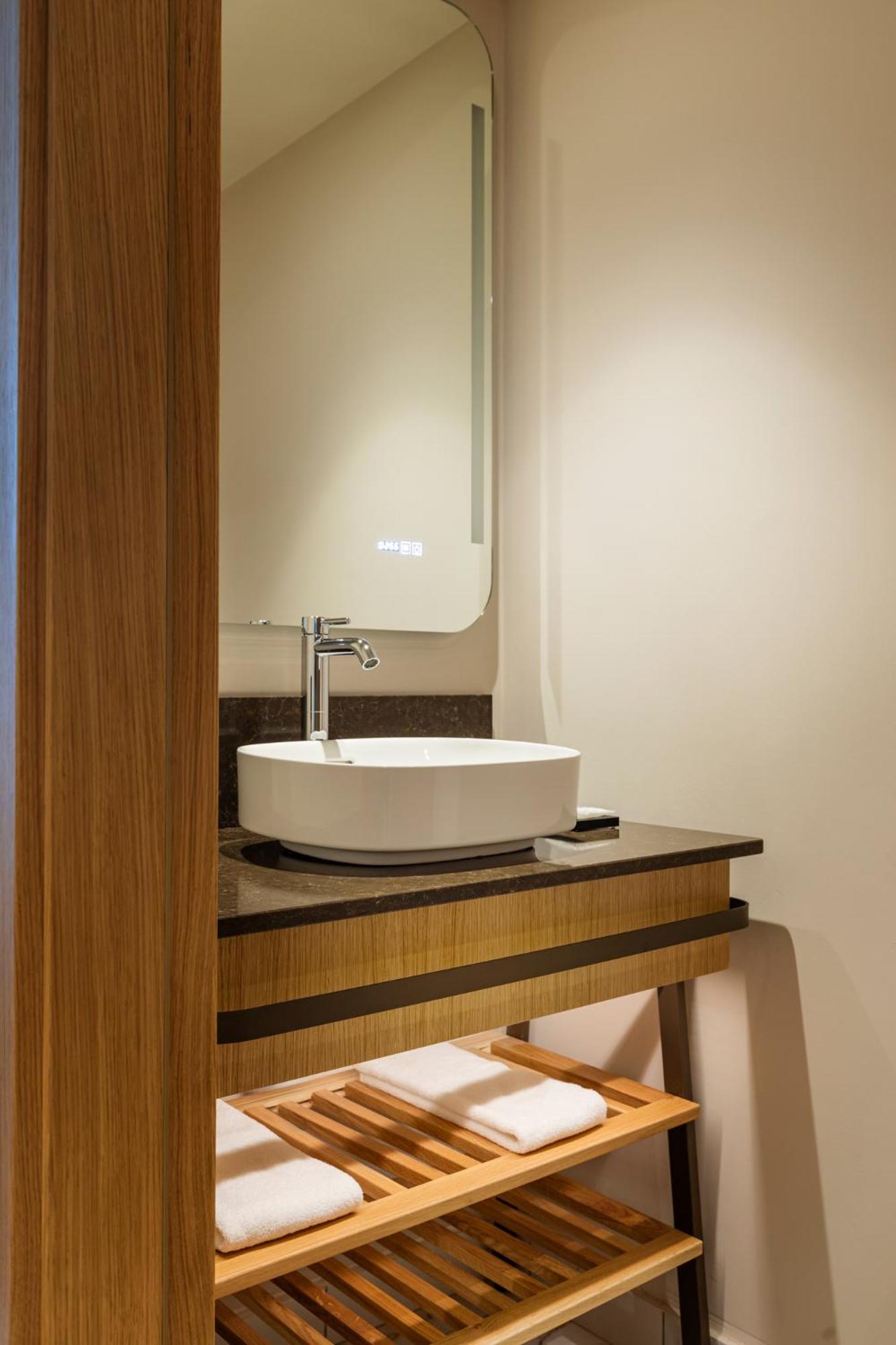 Executive Suite with Panoramic View photo 3