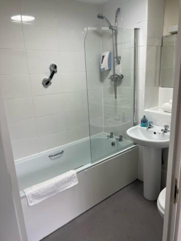 Twin Room - Photo 5