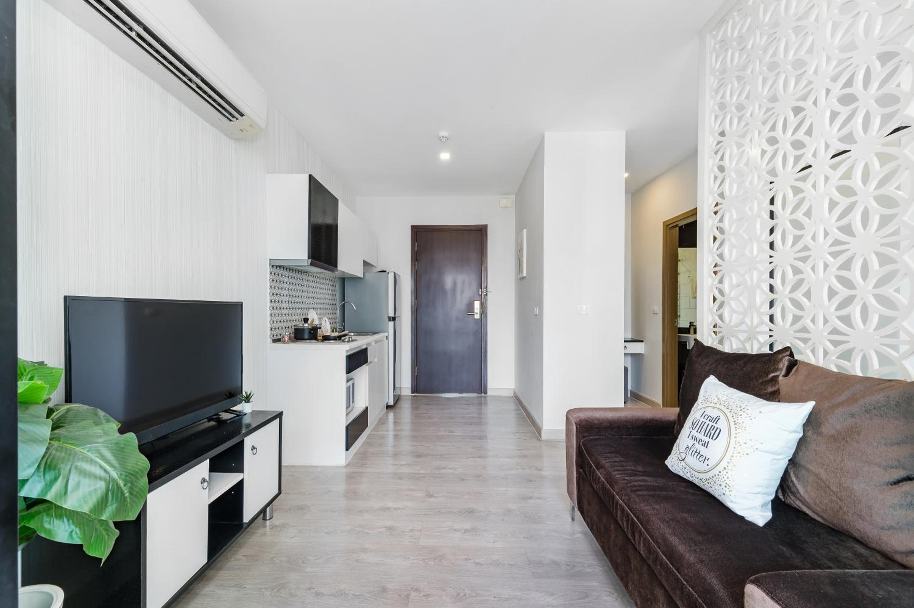 Studio Room, Triple with Pool View - Photo 4