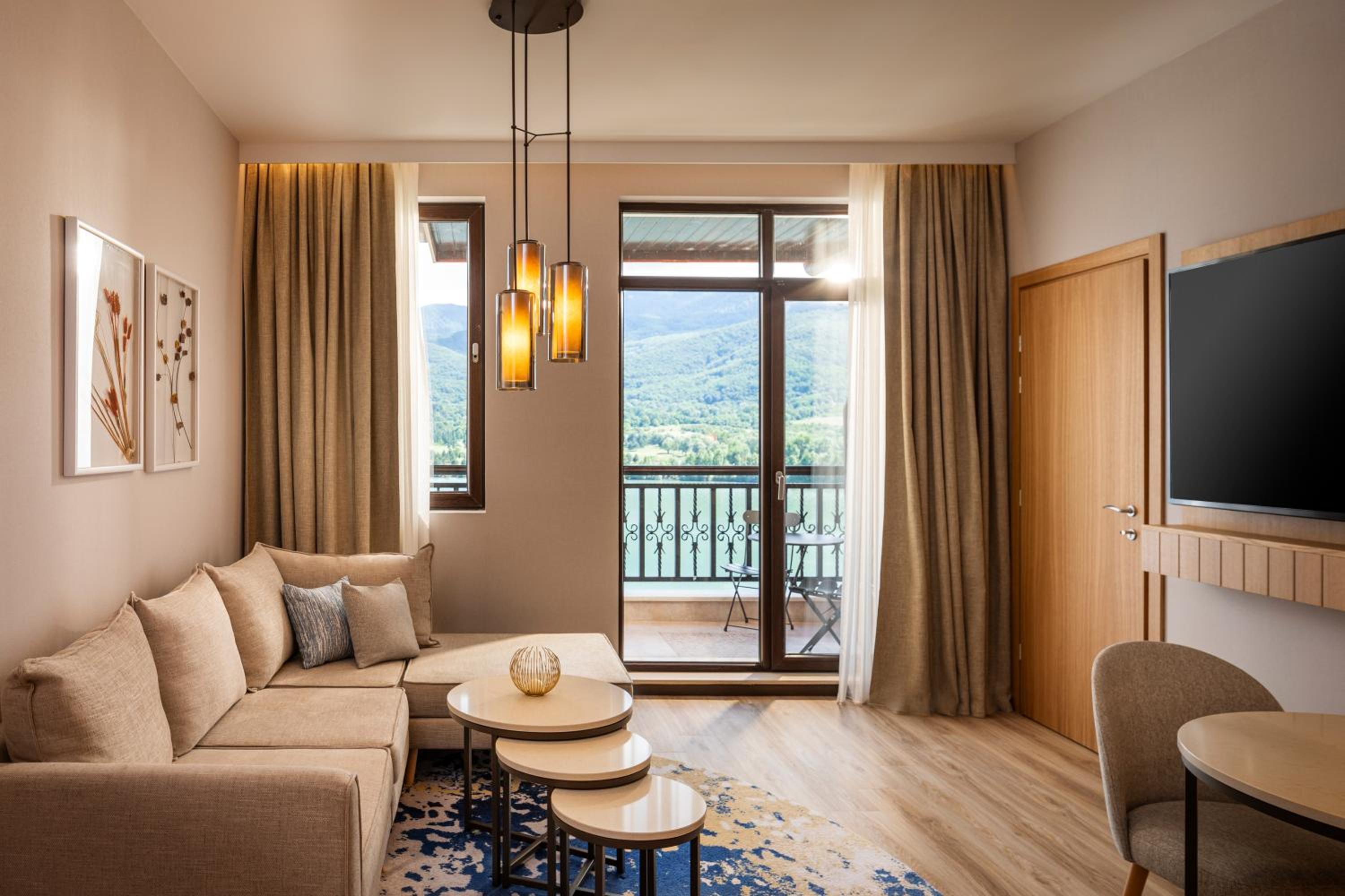 Suite with Lake View photo 3