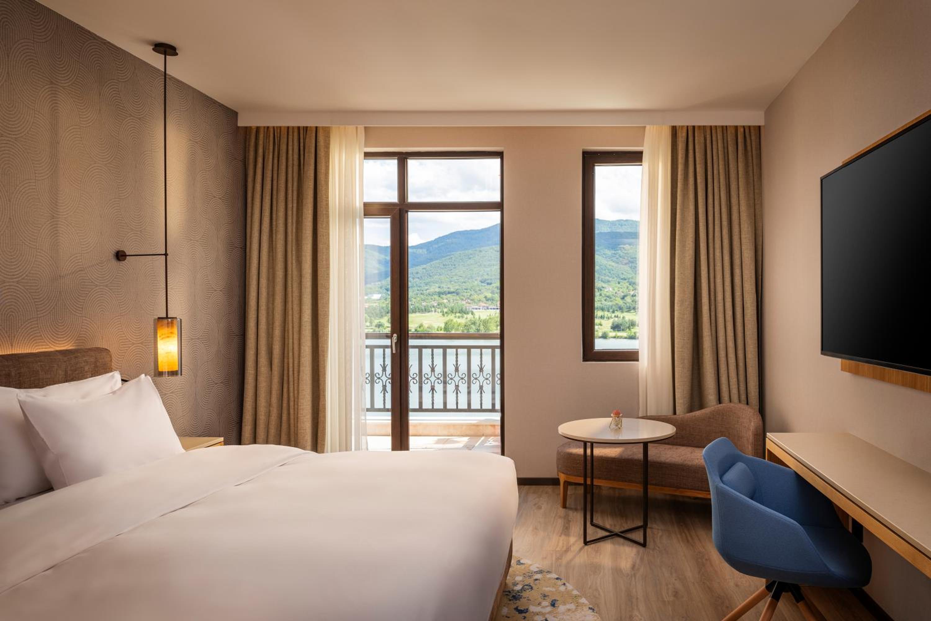 Suite with Lake View photo 2