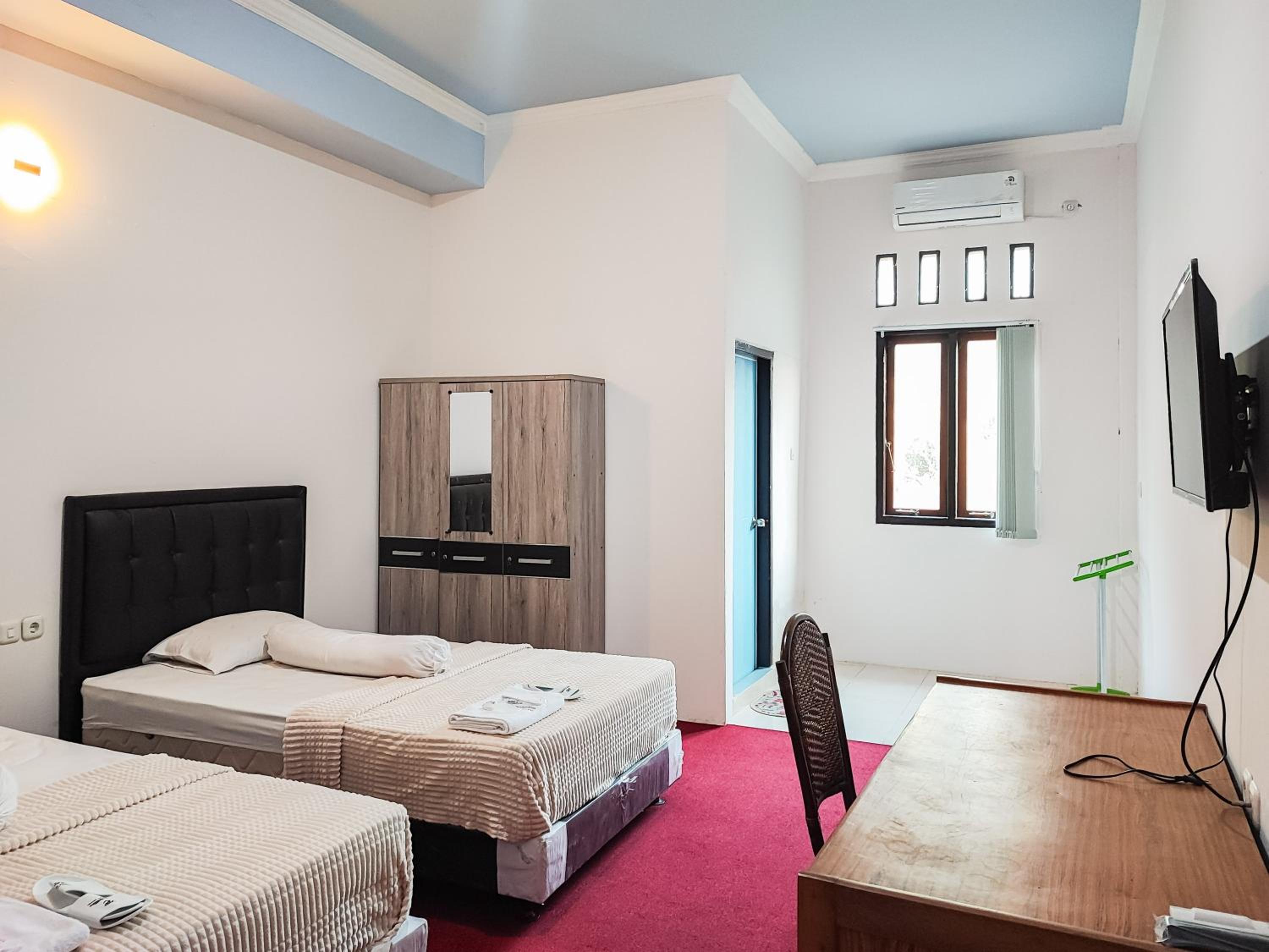 Standard Twin Room - Photo 2