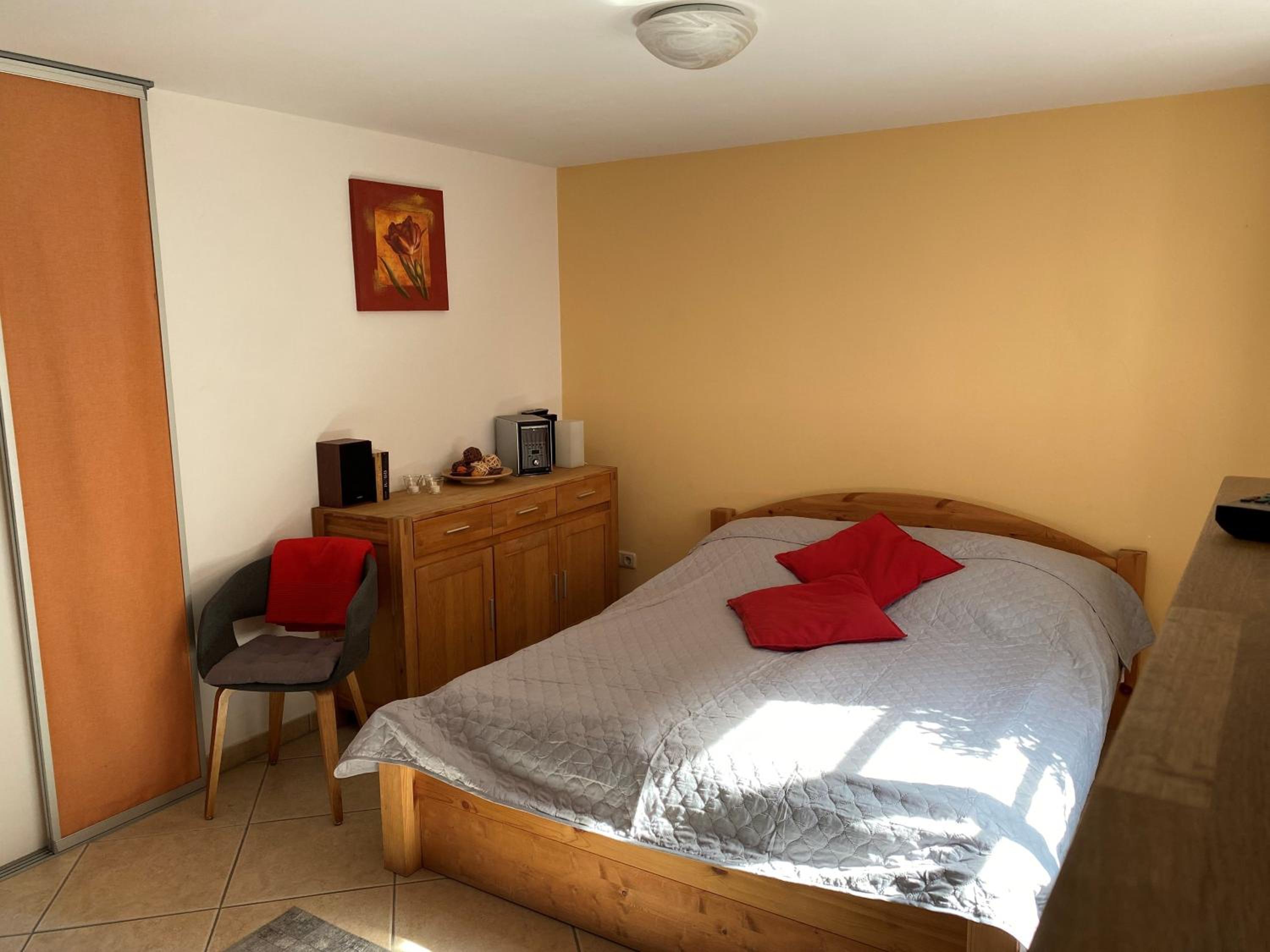 One-Bedroom Apartment with Shower photo 1