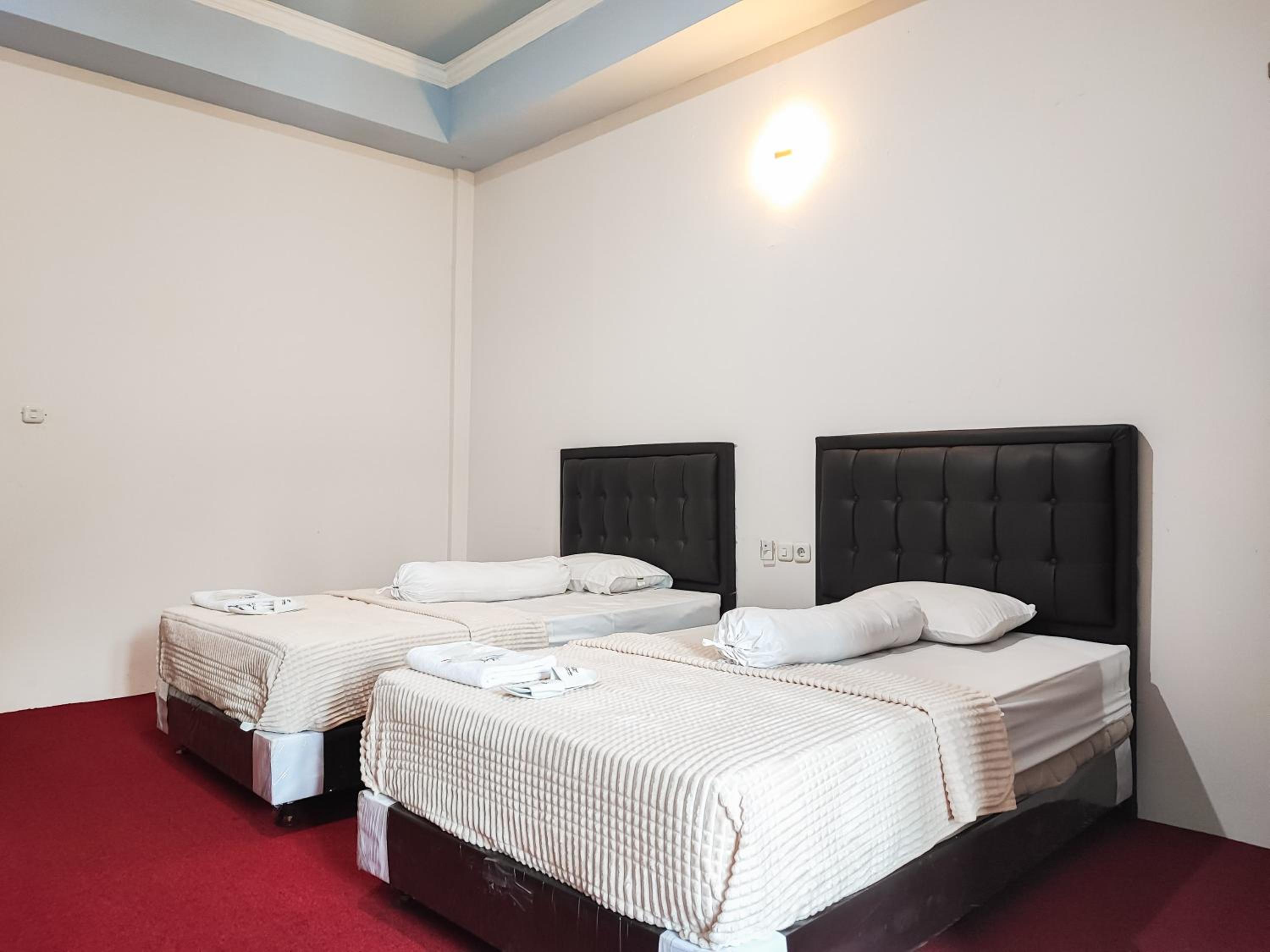 Standard Twin Room - Photo 1