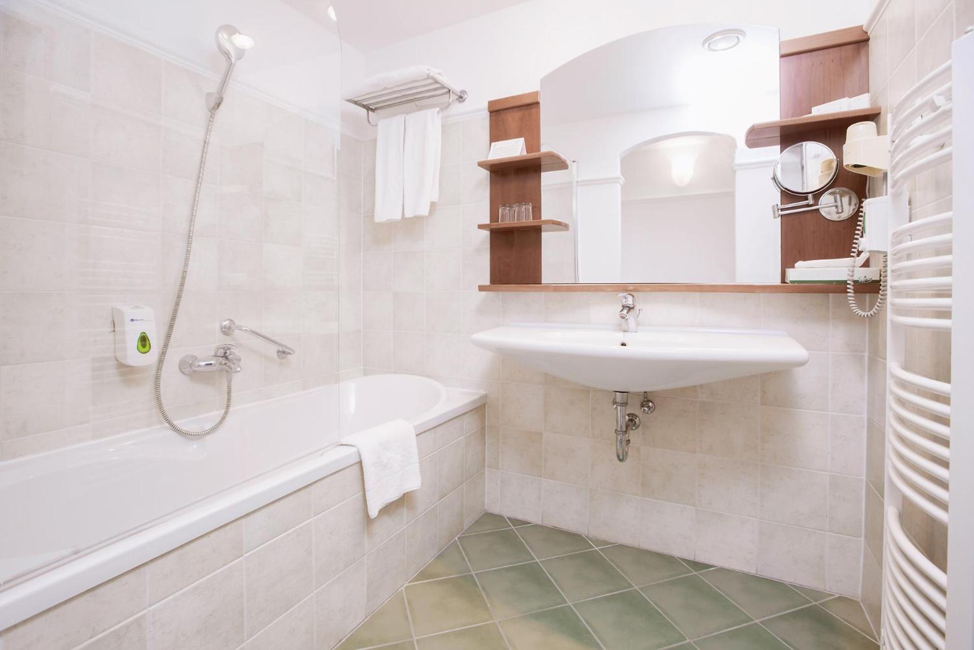 Quadruple Room with Bathroom