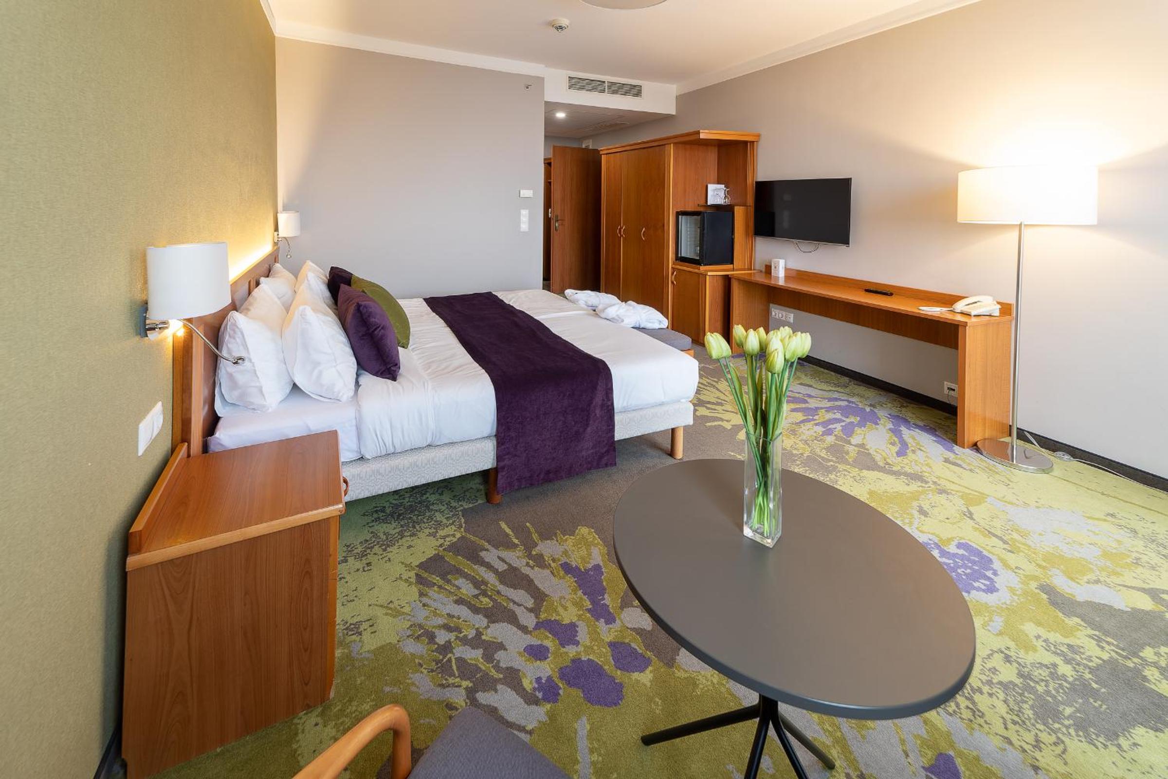Quadruple Room with Bathroom thumbnail 5