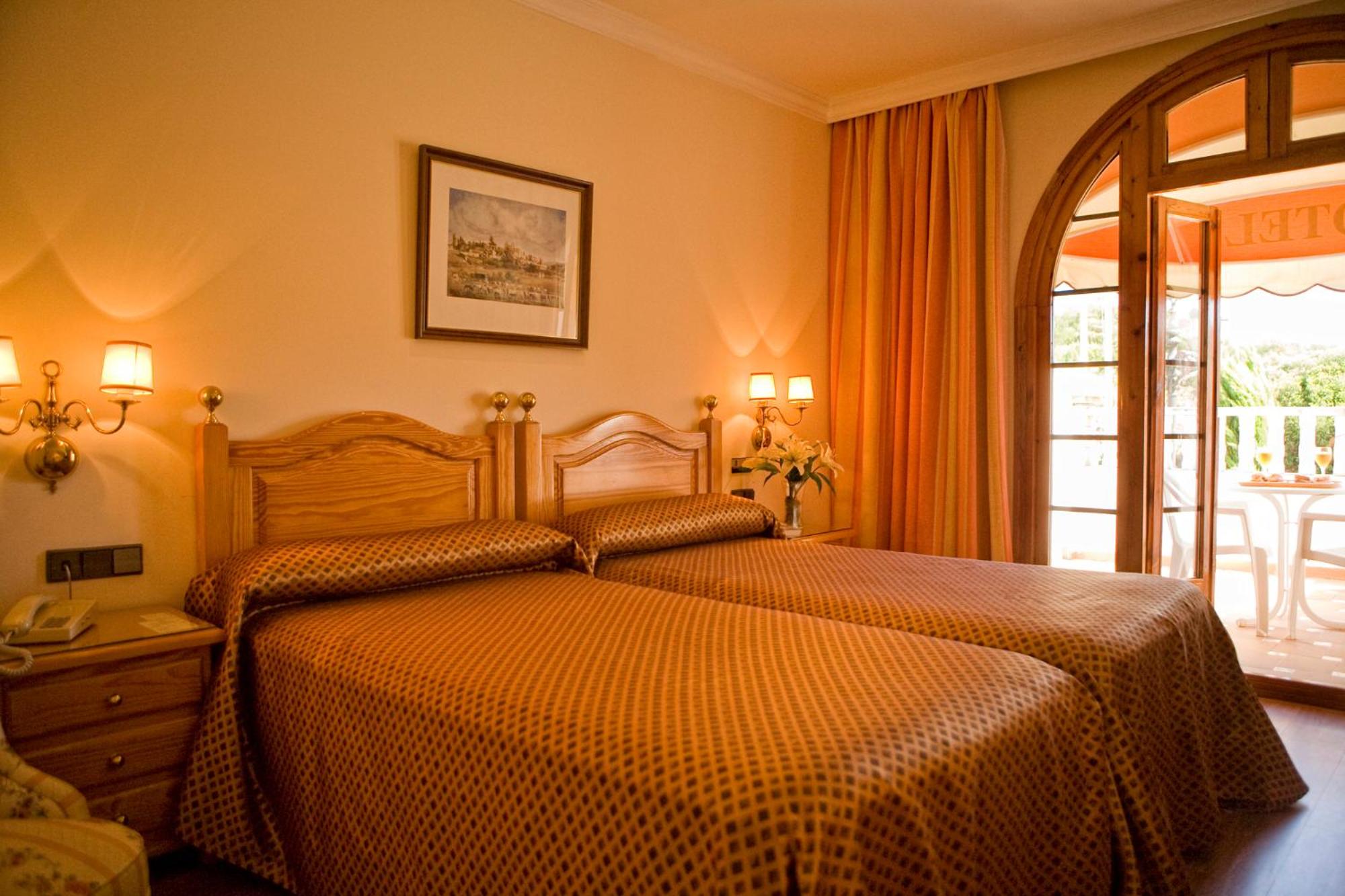 Double or Twin Room photo 2