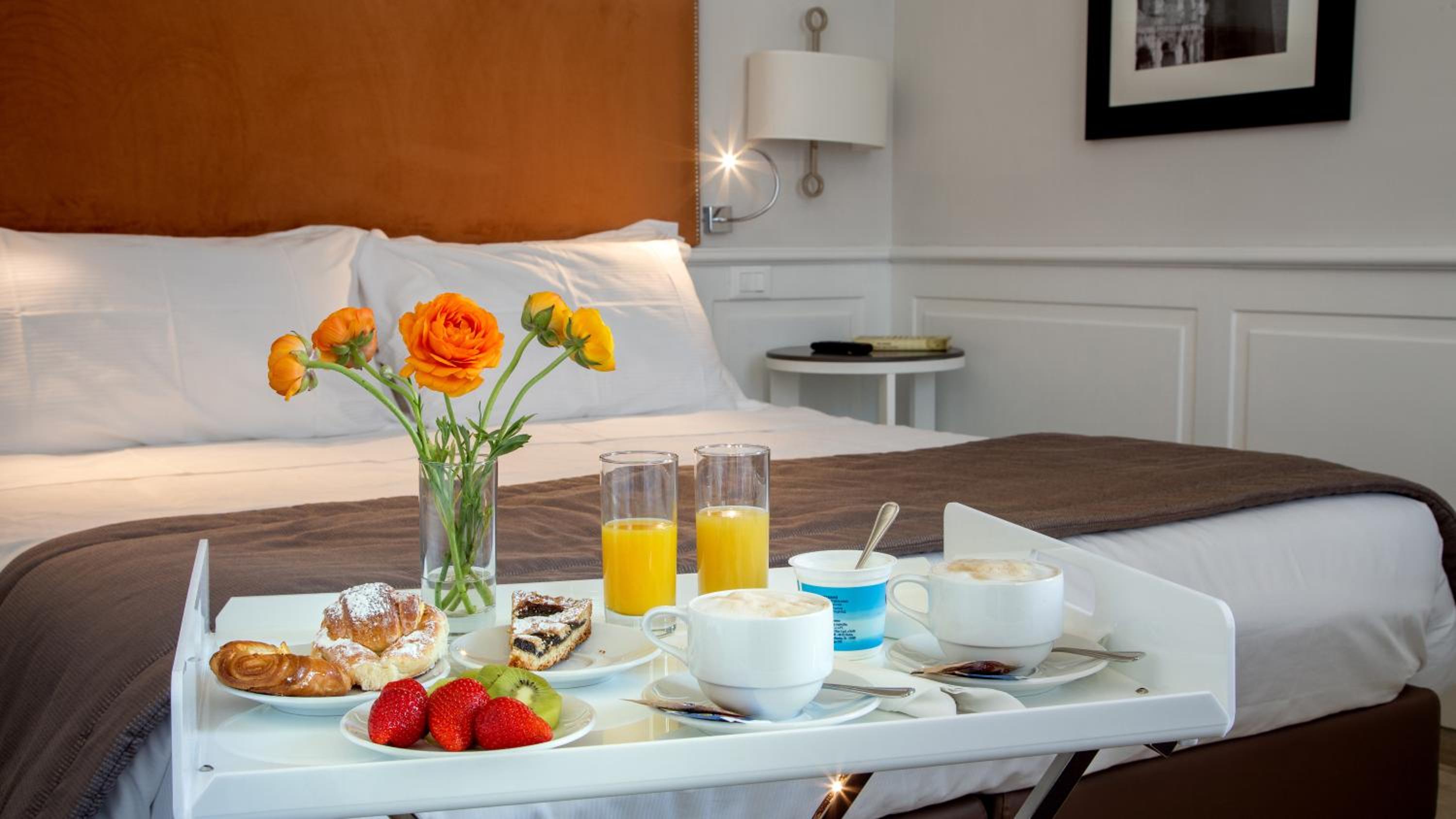 Double or Twin Room with City View photo 2