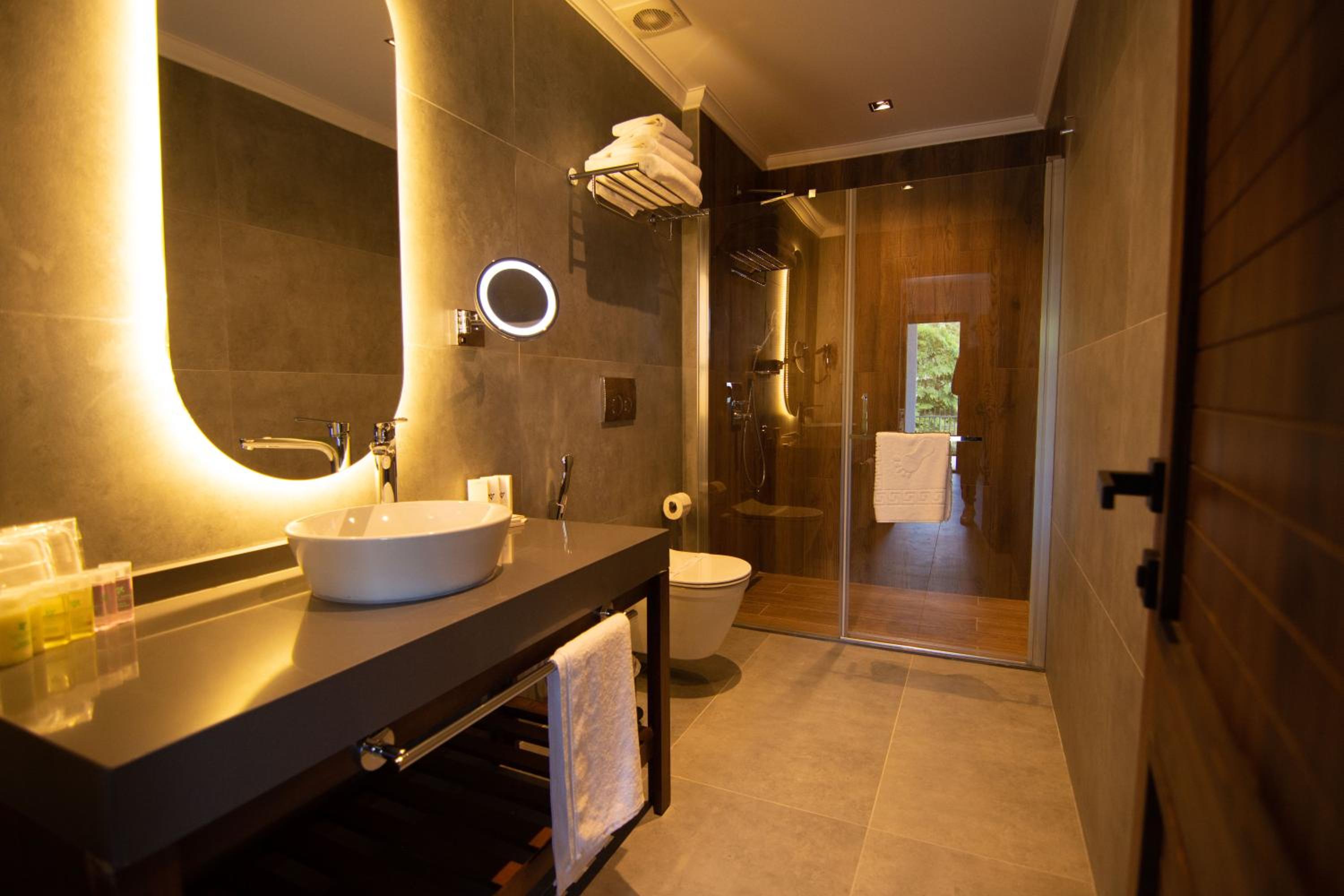 Suite with Lake View photo 2