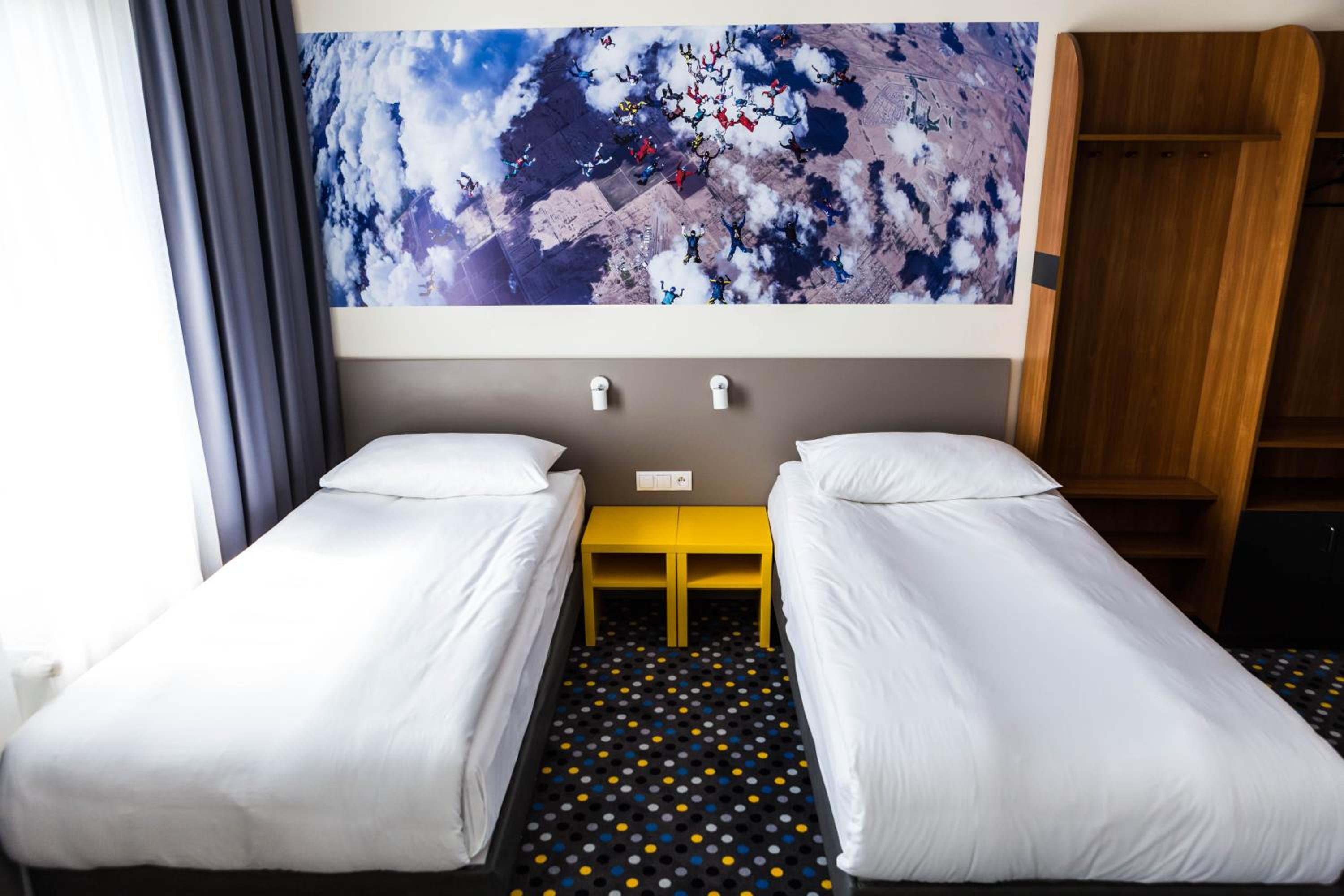 Standard Twin Room with Sofa Bed - Photo 2