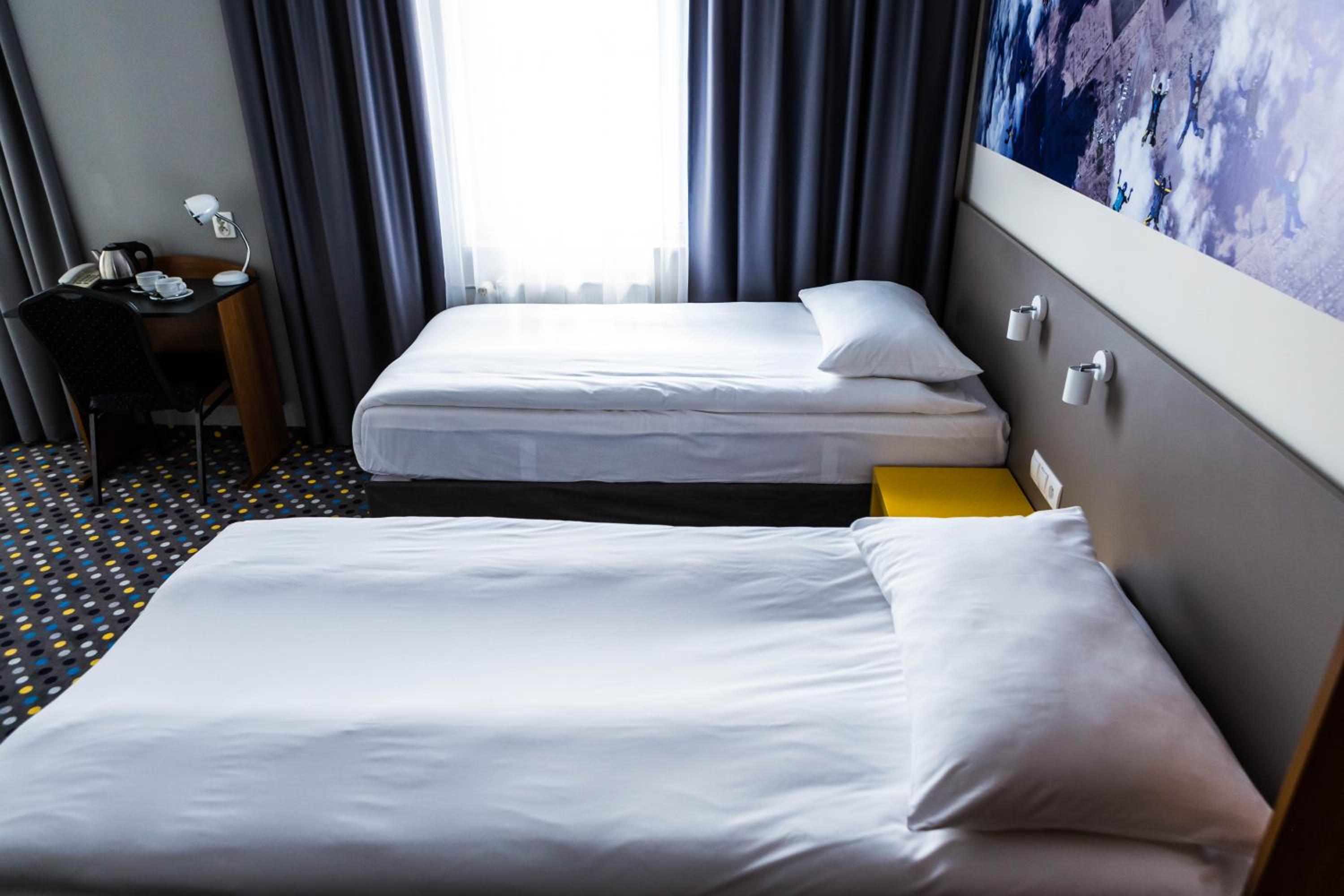 Standard Twin Room - Photo 4