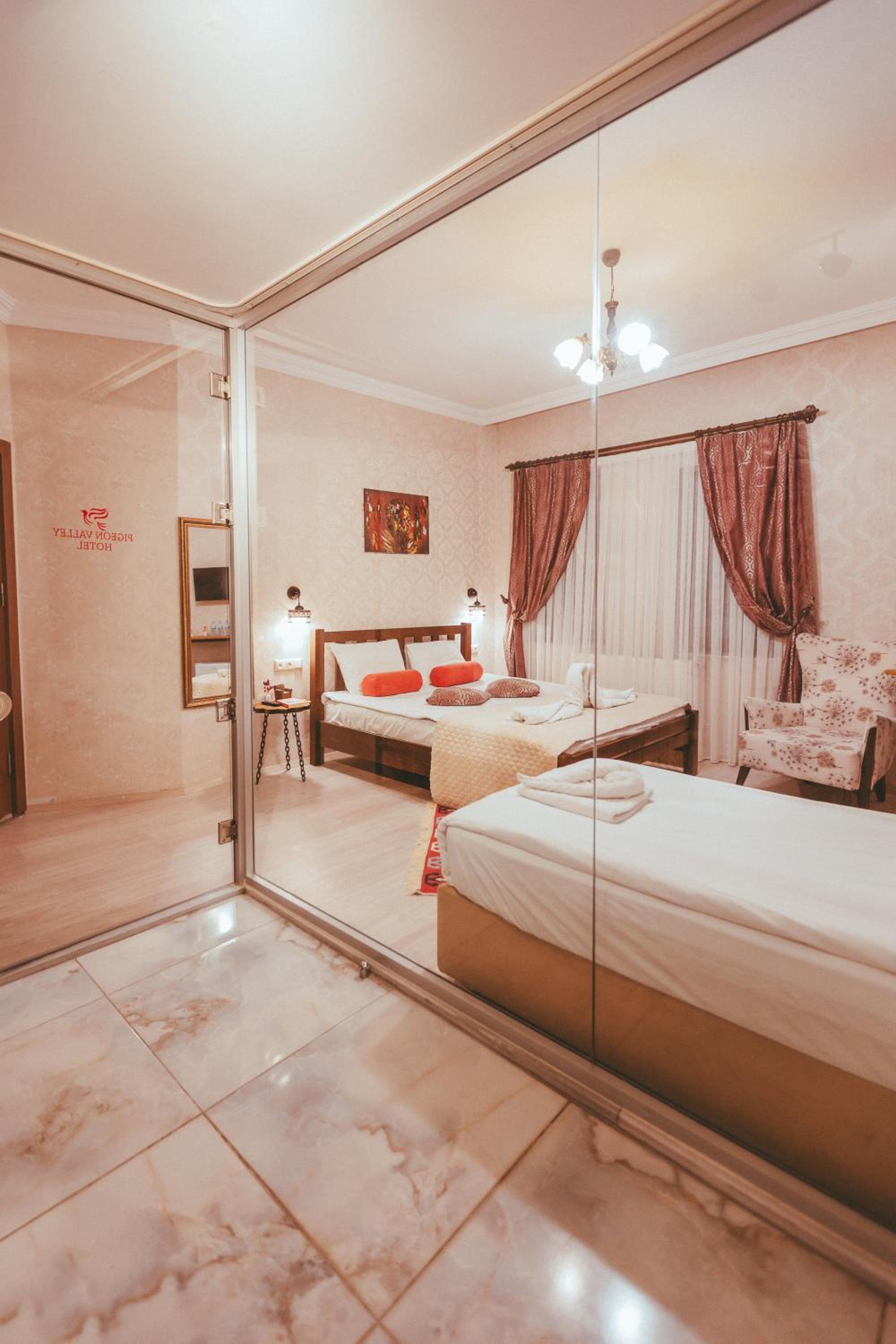 Economy Triple Room photo 3
