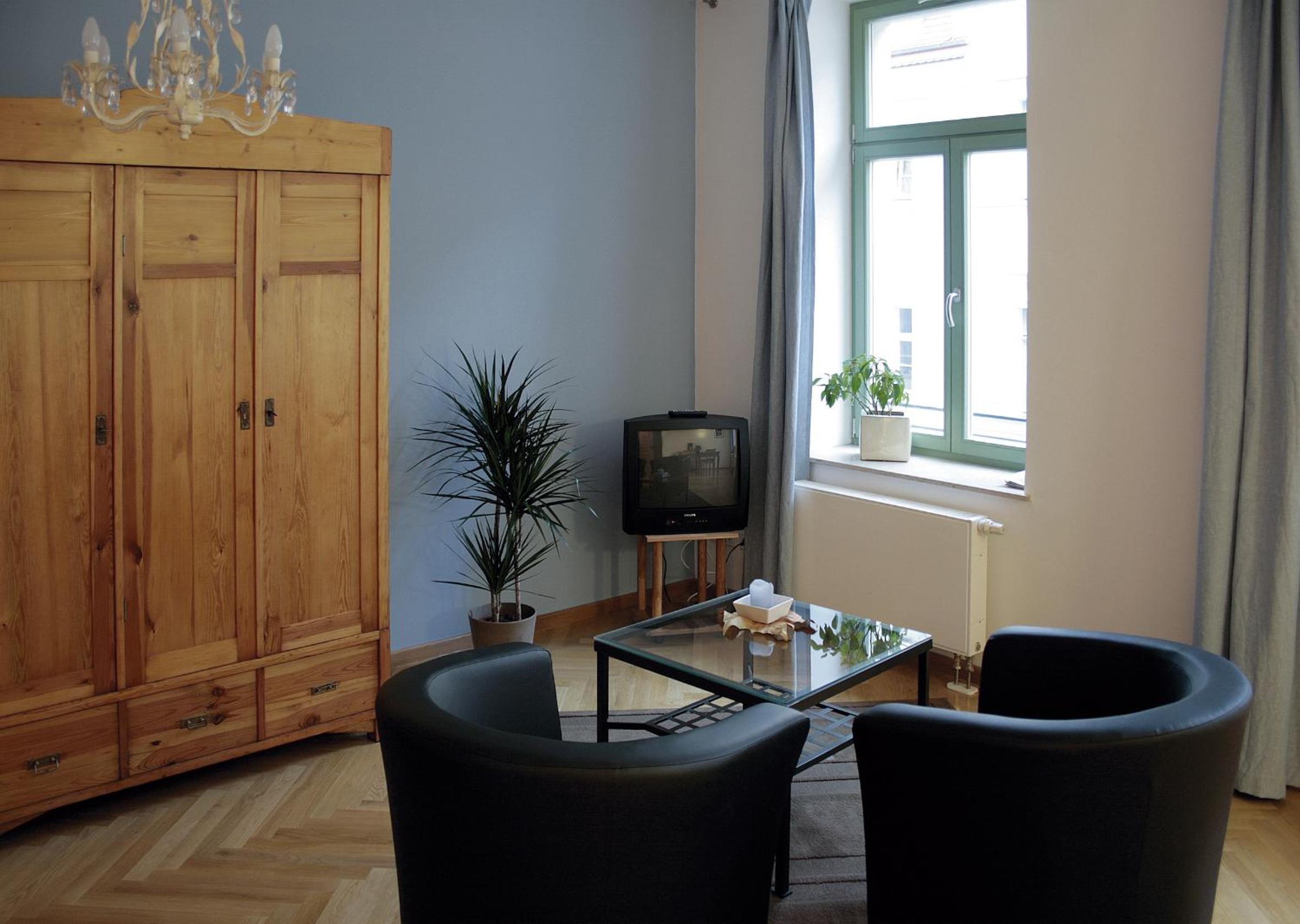 One-Bedroom Apartment photo 1