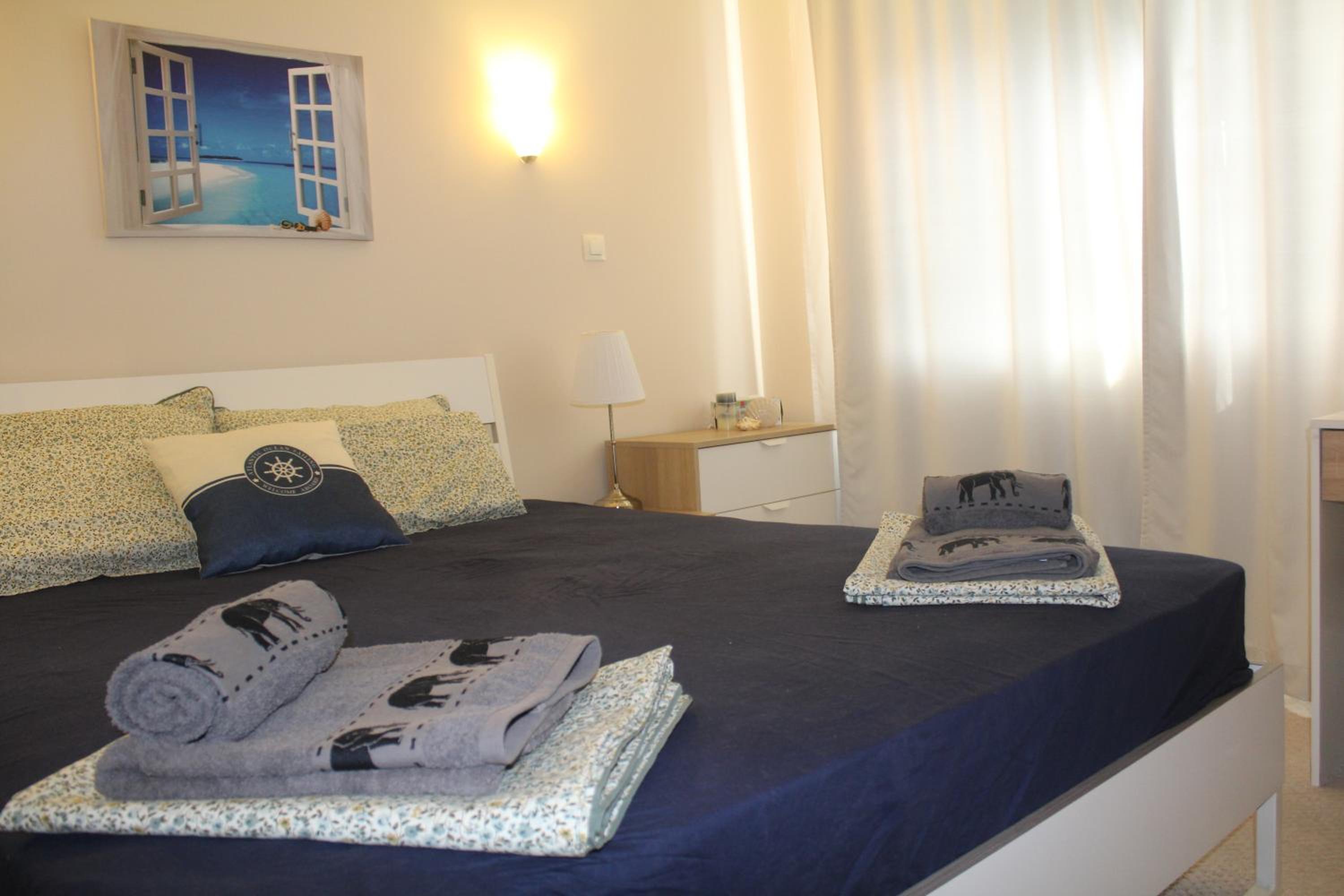 One-Bedroom Apartment photo 2