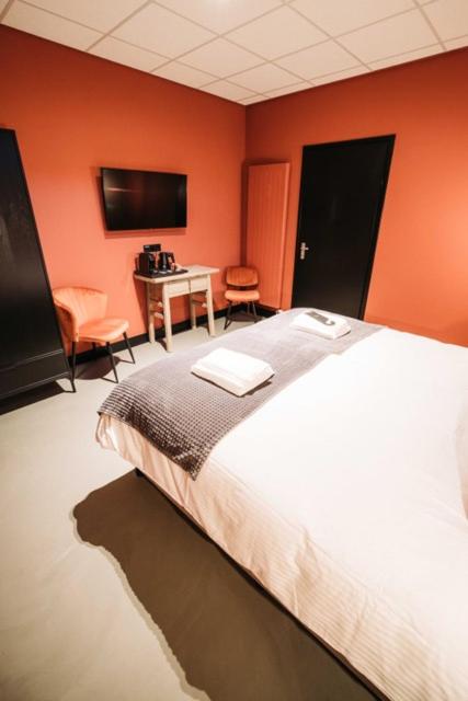 Standard Double Room - Photo 4