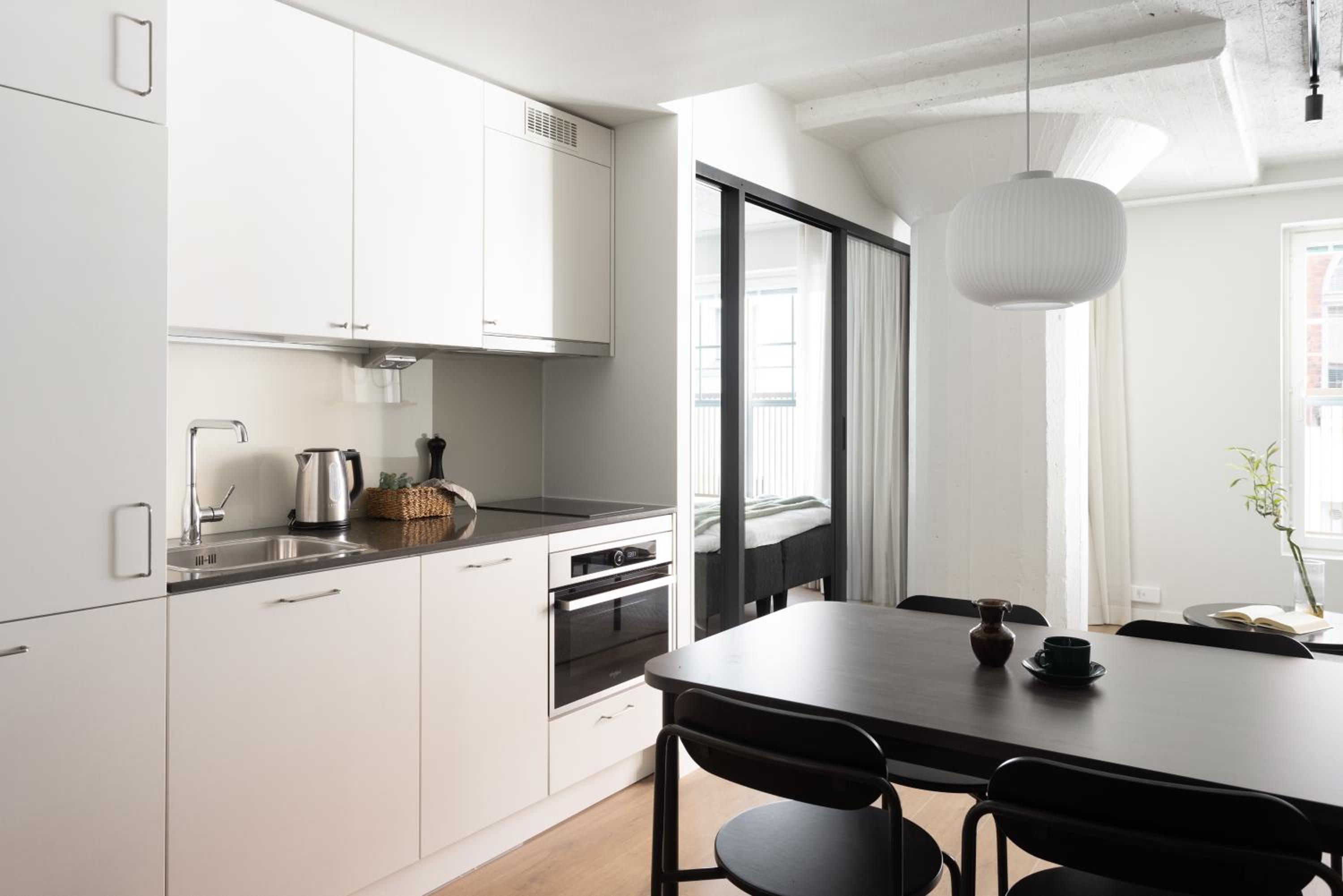 Spacious-studio upper floor - Photo 10