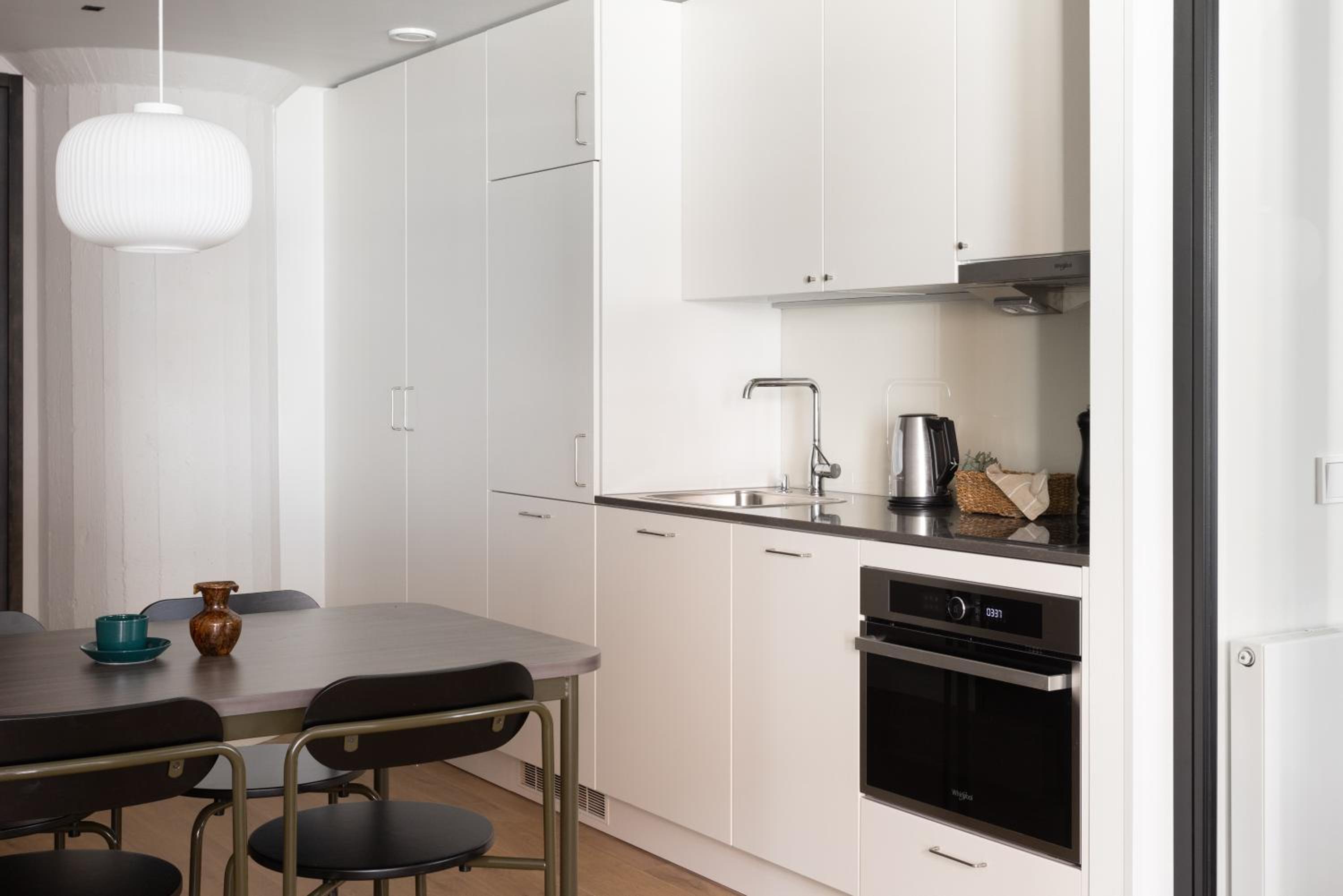 Spacious-studio upper floor - Photo 9