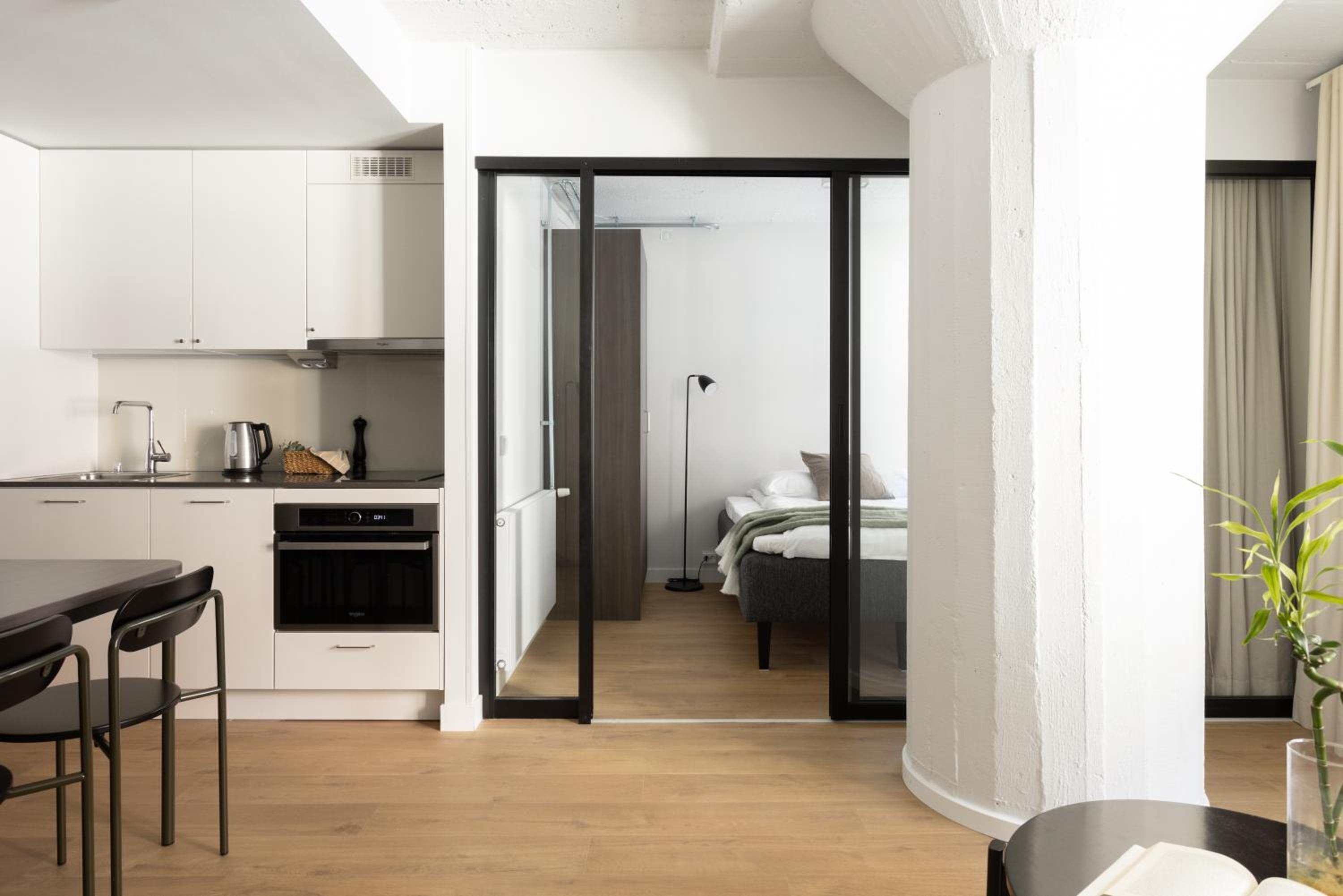 Spacious-studio upper floor - Photo 7