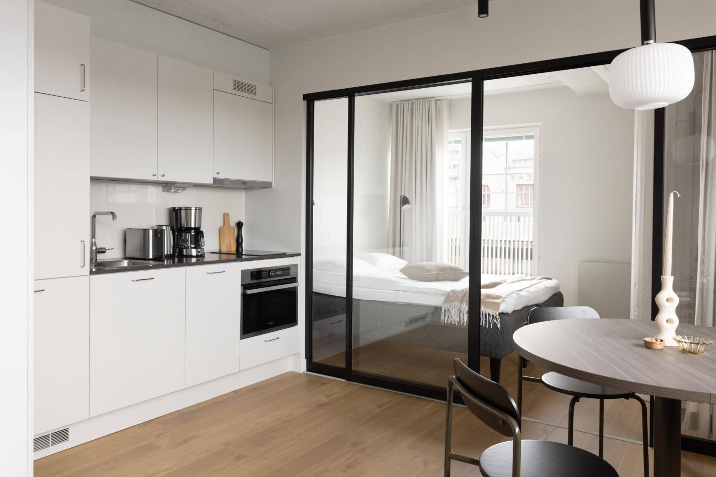 Spacious-studio with a view - Photo 6