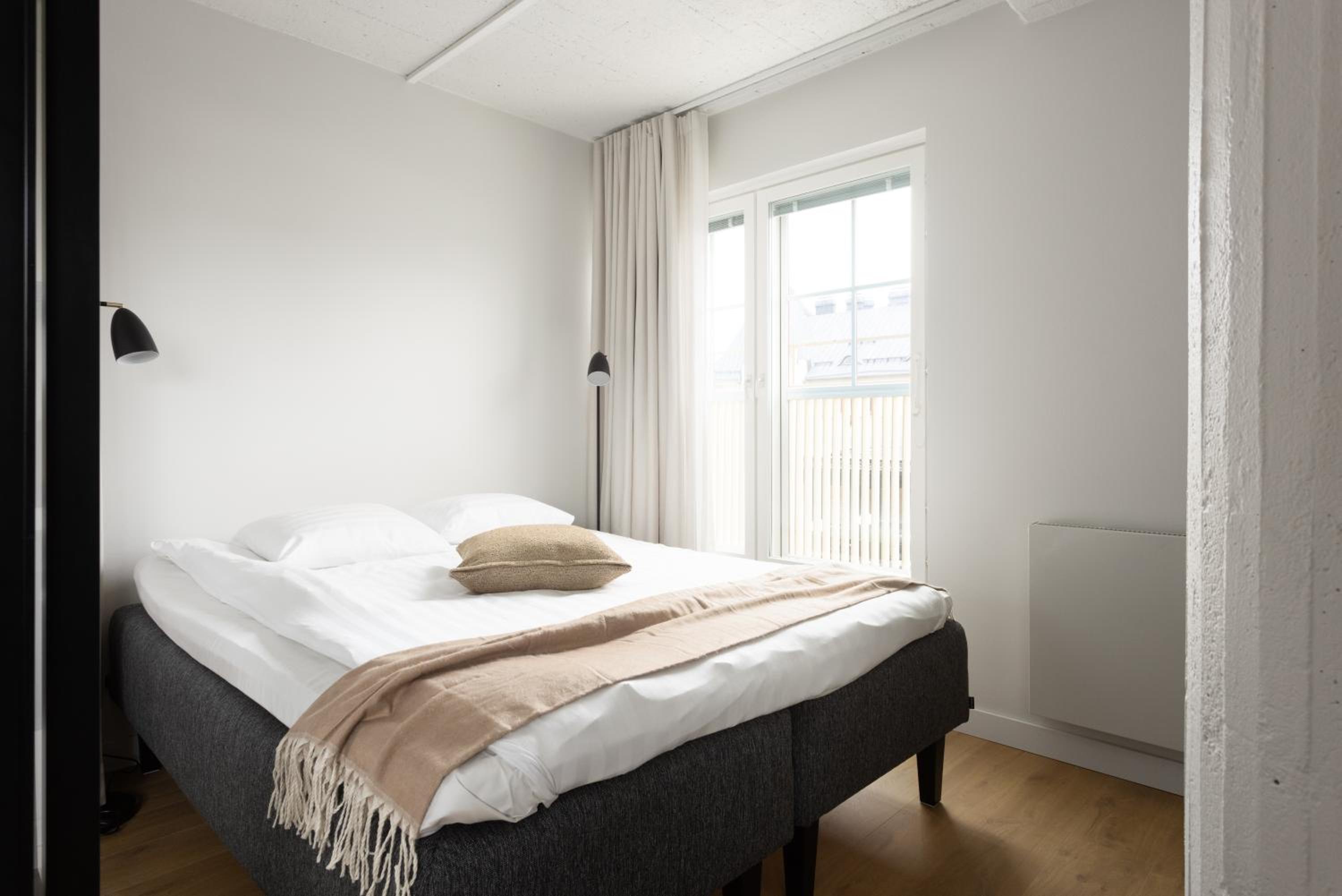 Spacious-studio with a view - Photo 5