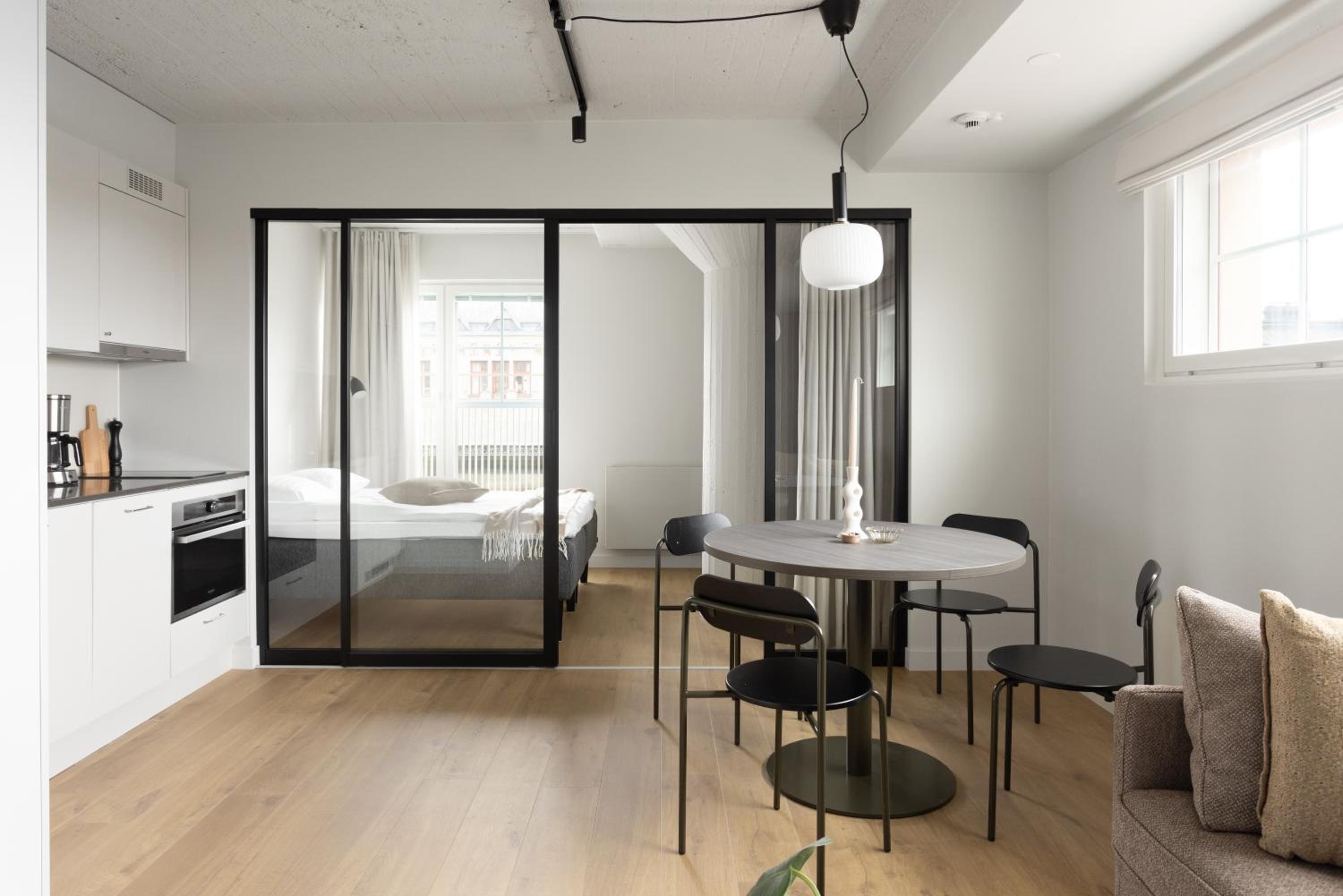 Spacious-studio with a view - Photo 9